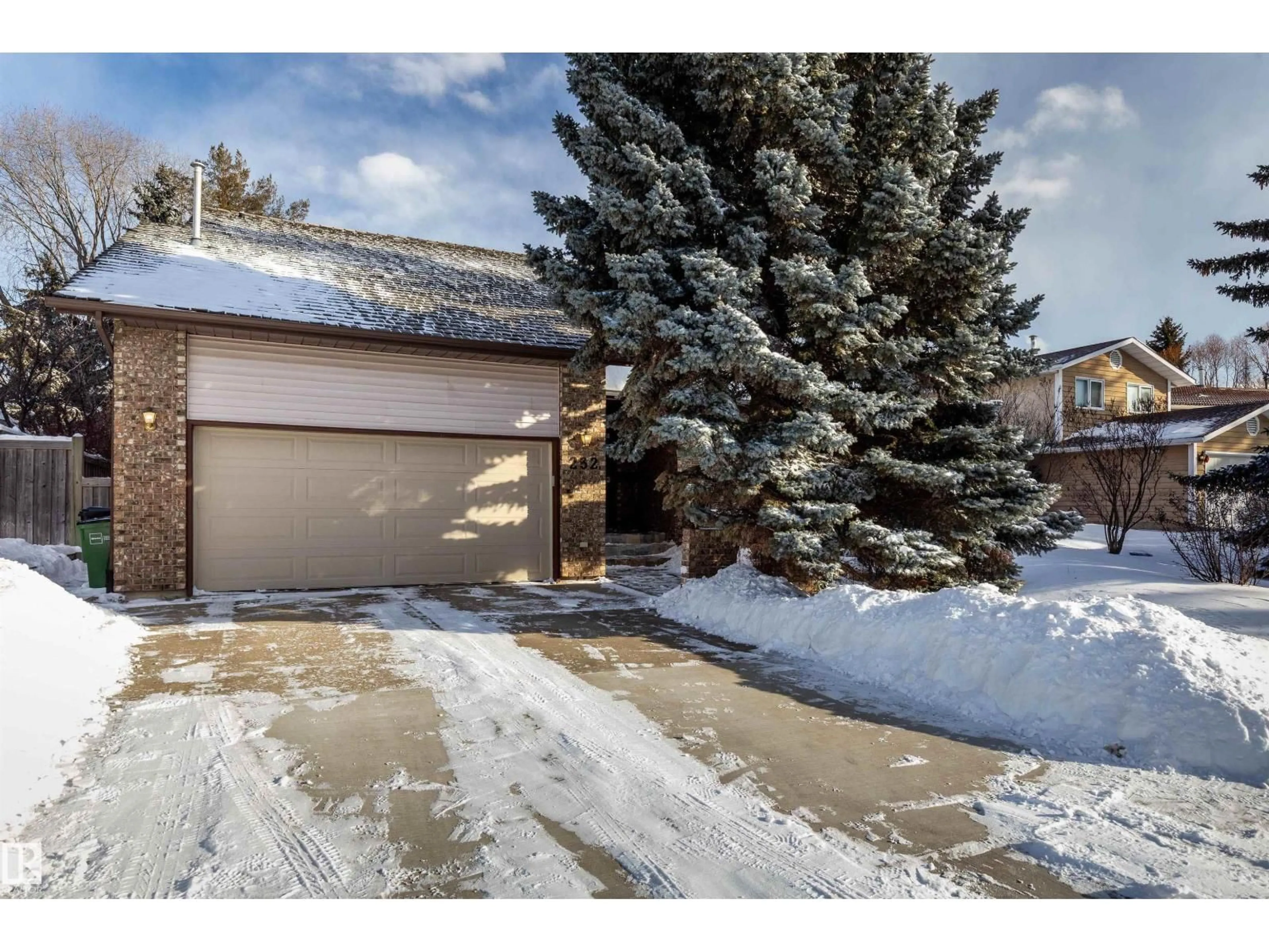 A pic from outside/outdoor area/front of a property/back of a property/a pic from drone, street for 232 GARIEPY CR, Edmonton Alberta T6M1A2
