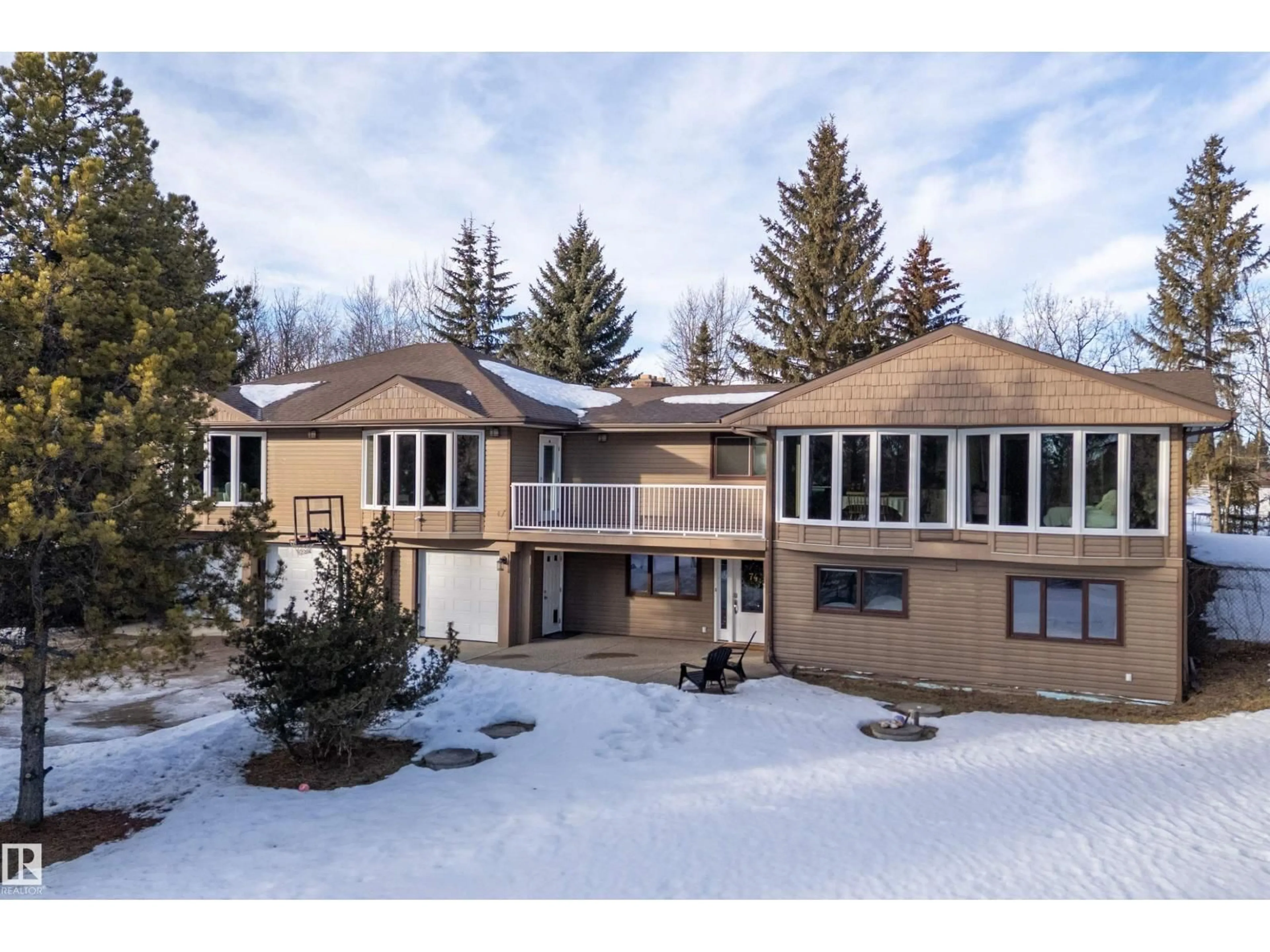 A pic from outside/outdoor area/front of a property/back of a property/a pic from drone, unknown for 74 52312 RGE ROAD 225, Rural Strathcona County Alberta T8C1E1