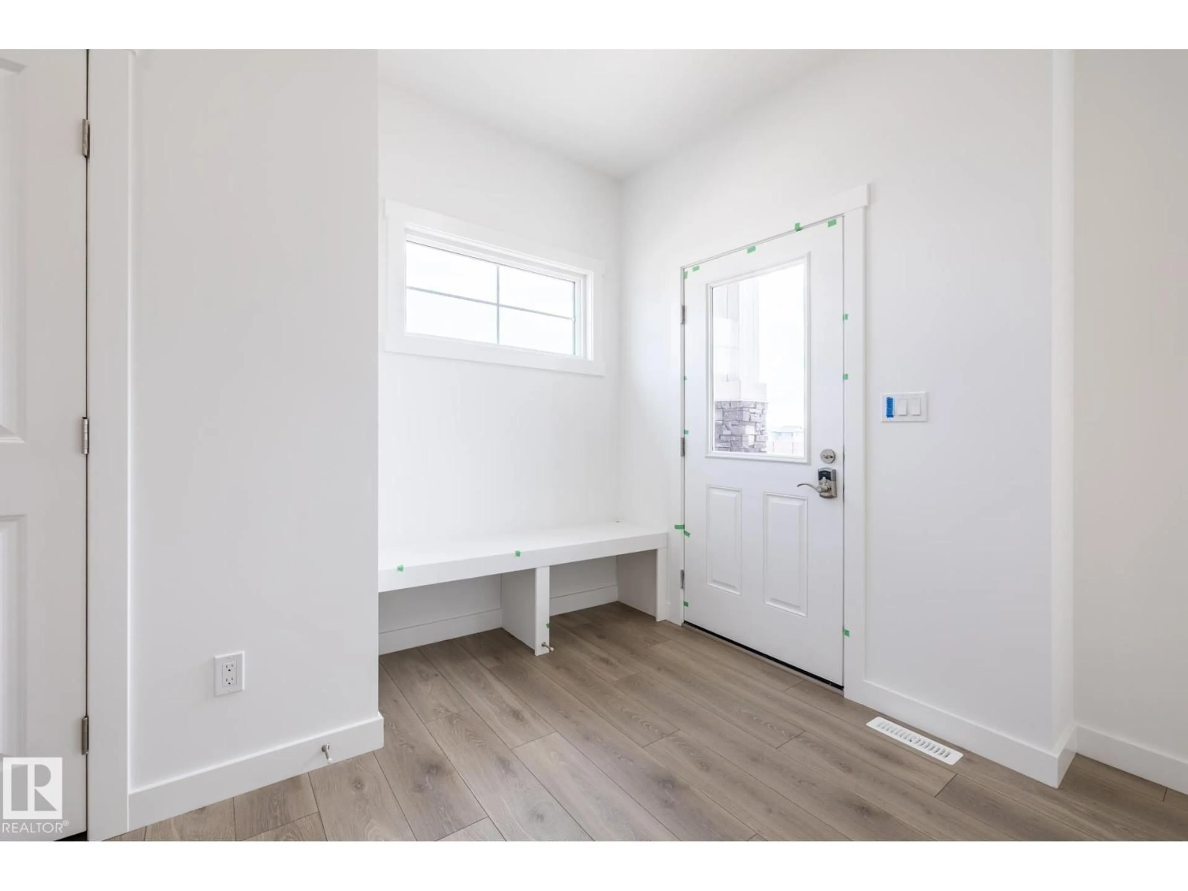 Indoor entryway for 19512 30 AV, Edmonton Alberta T6M1M2