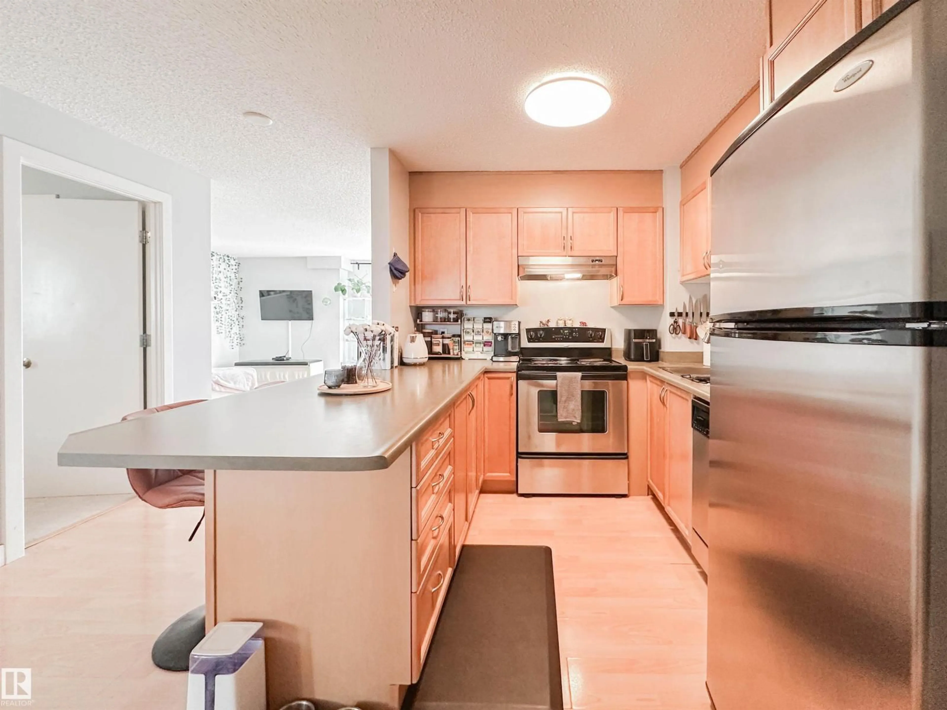 Unknown for 605 - 9715 110 ST NW, Edmonton Alberta T5K2M1