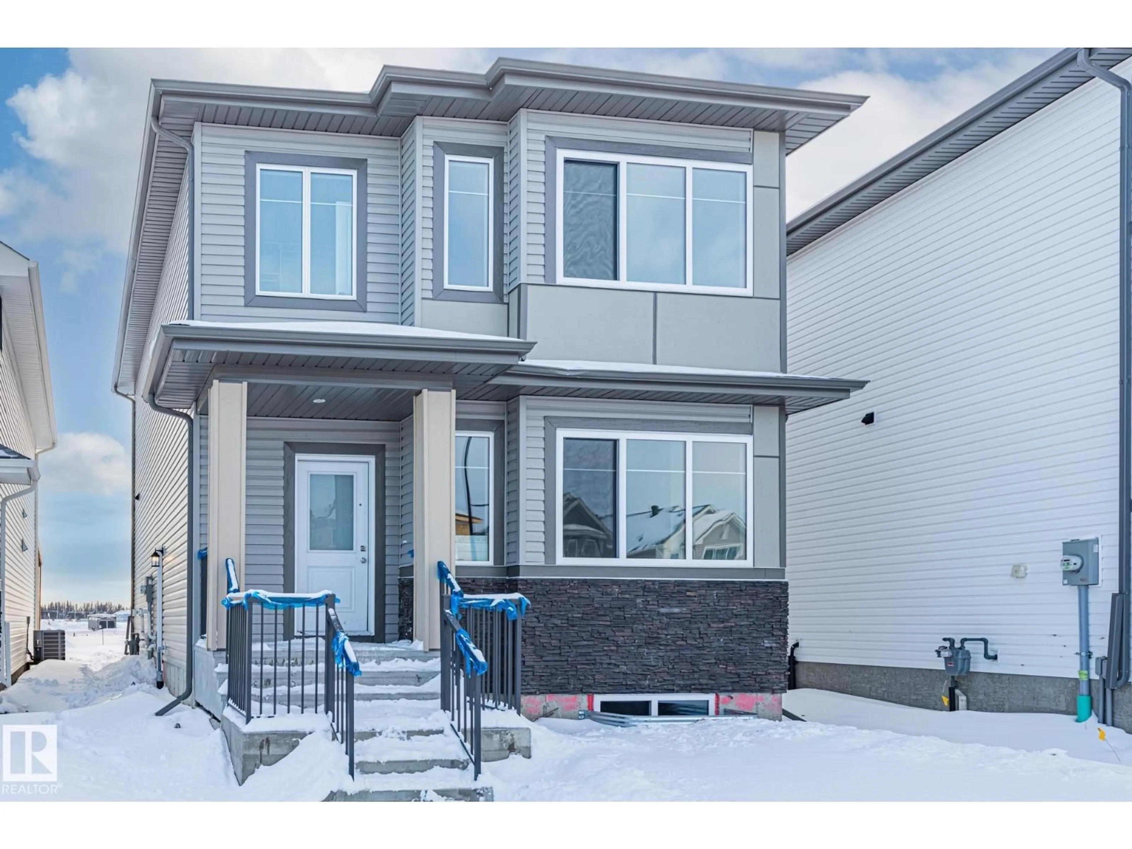 Home with vinyl exterior material, street for 65 FICUS WY, Fort Saskatchewan Alberta T8L0Z6