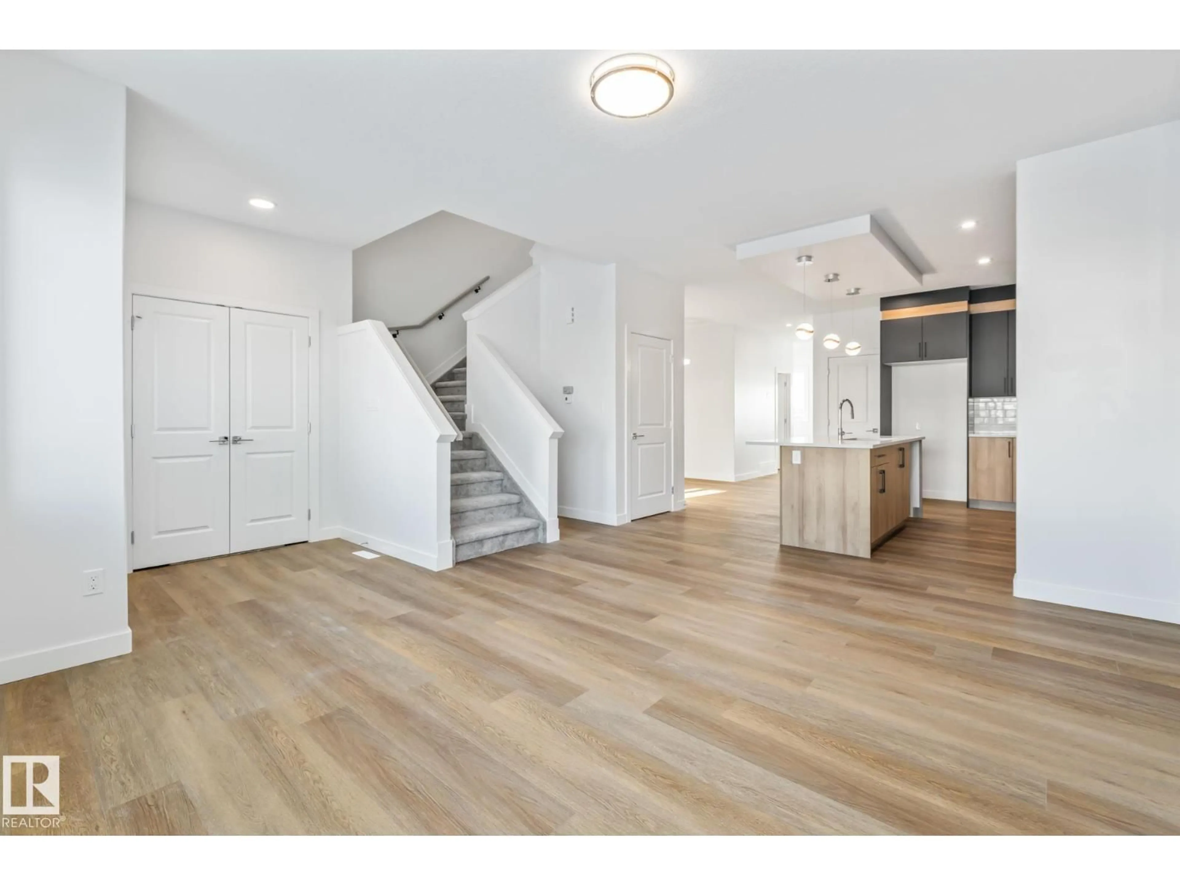 Indoor entryway for 33 FICUS WY, Fort Saskatchewan Alberta T8L0Z6