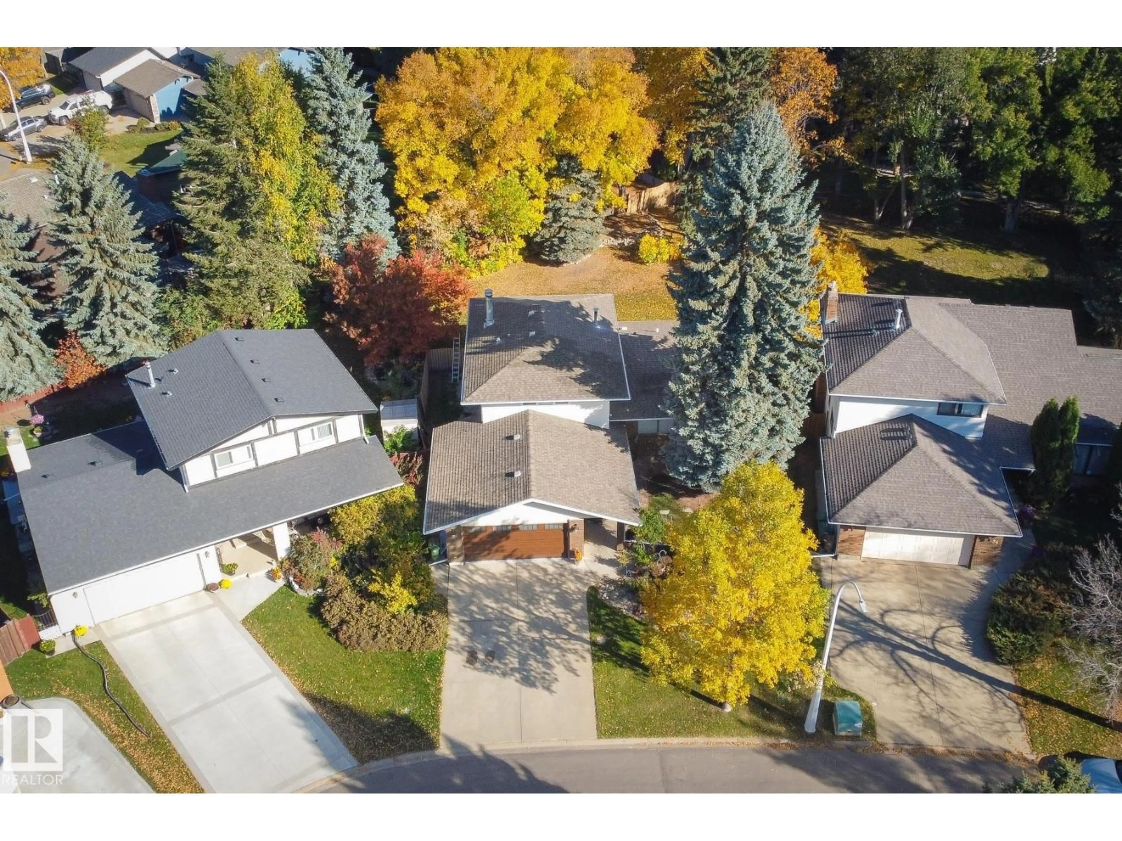 A pic from outside/outdoor area/front of a property/back of a property/a pic from drone, street for 38 LANCASTER CR, St. Albert Alberta T8N2N8