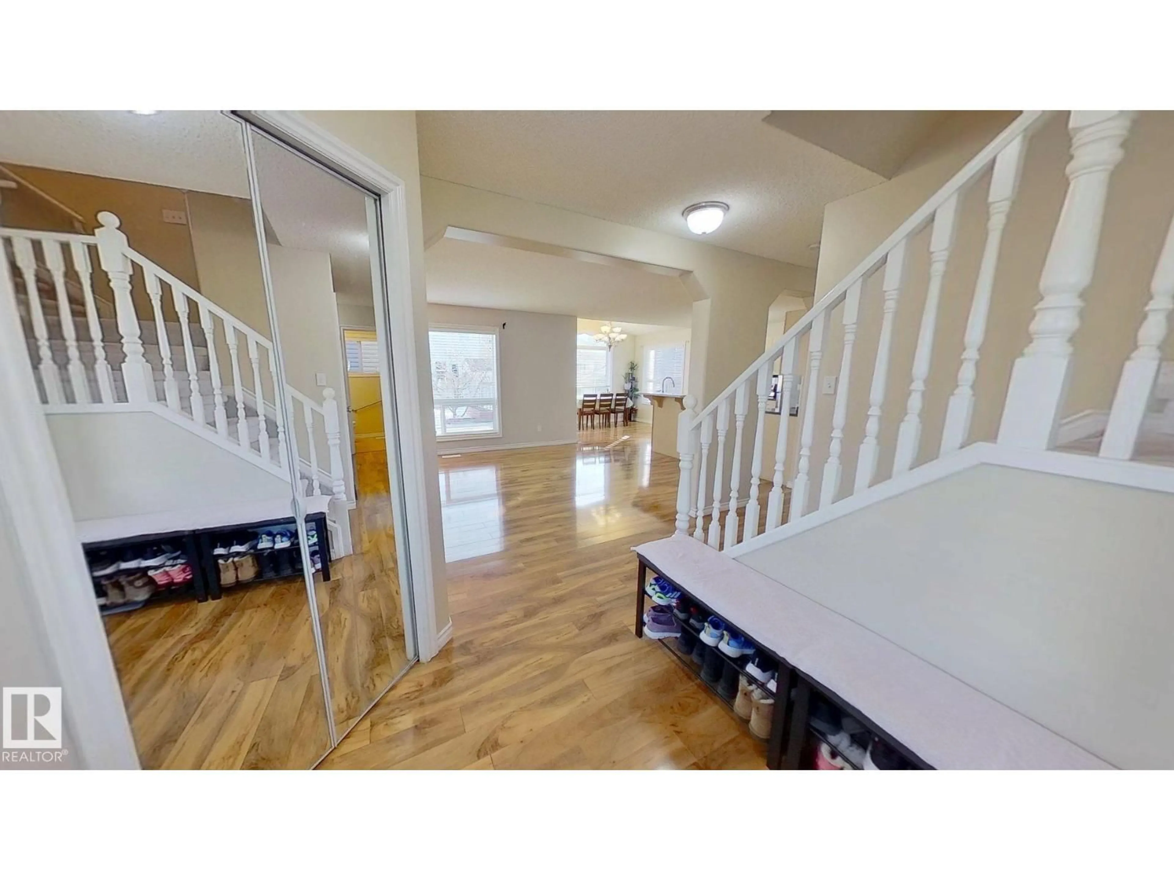 Unknown for 7376 SINGER WY, Edmonton Alberta T6R3S1