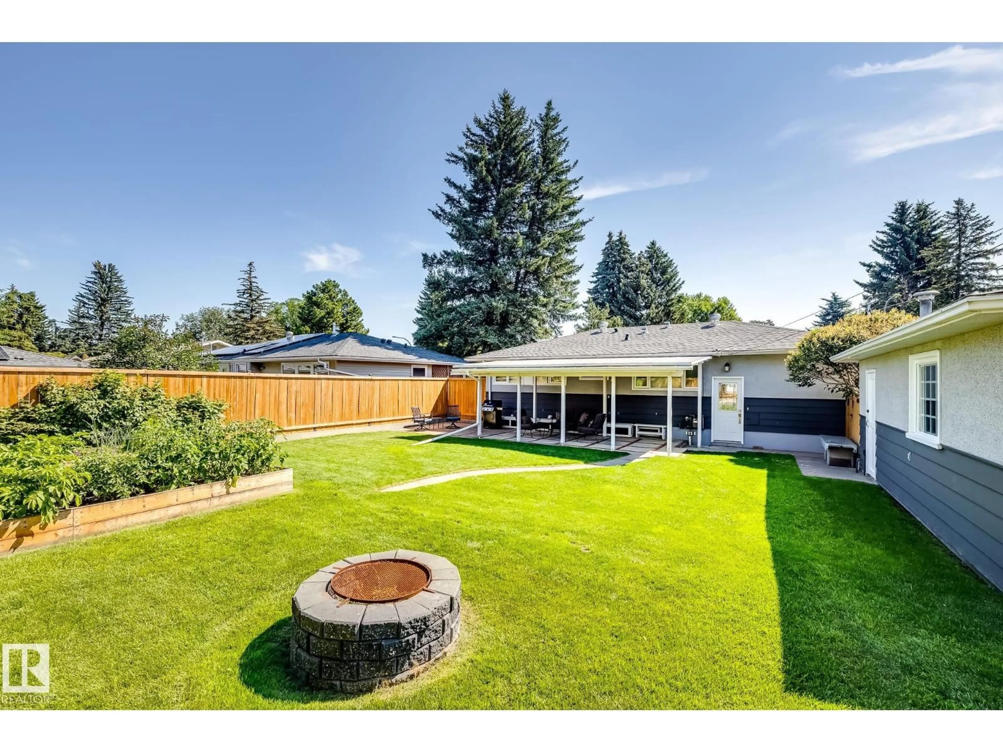 A pic from outside/outdoor area/front of a property/back of a property/a pic from drone, mountain view for 7622 153 ST, Edmonton Alberta T5R1N4