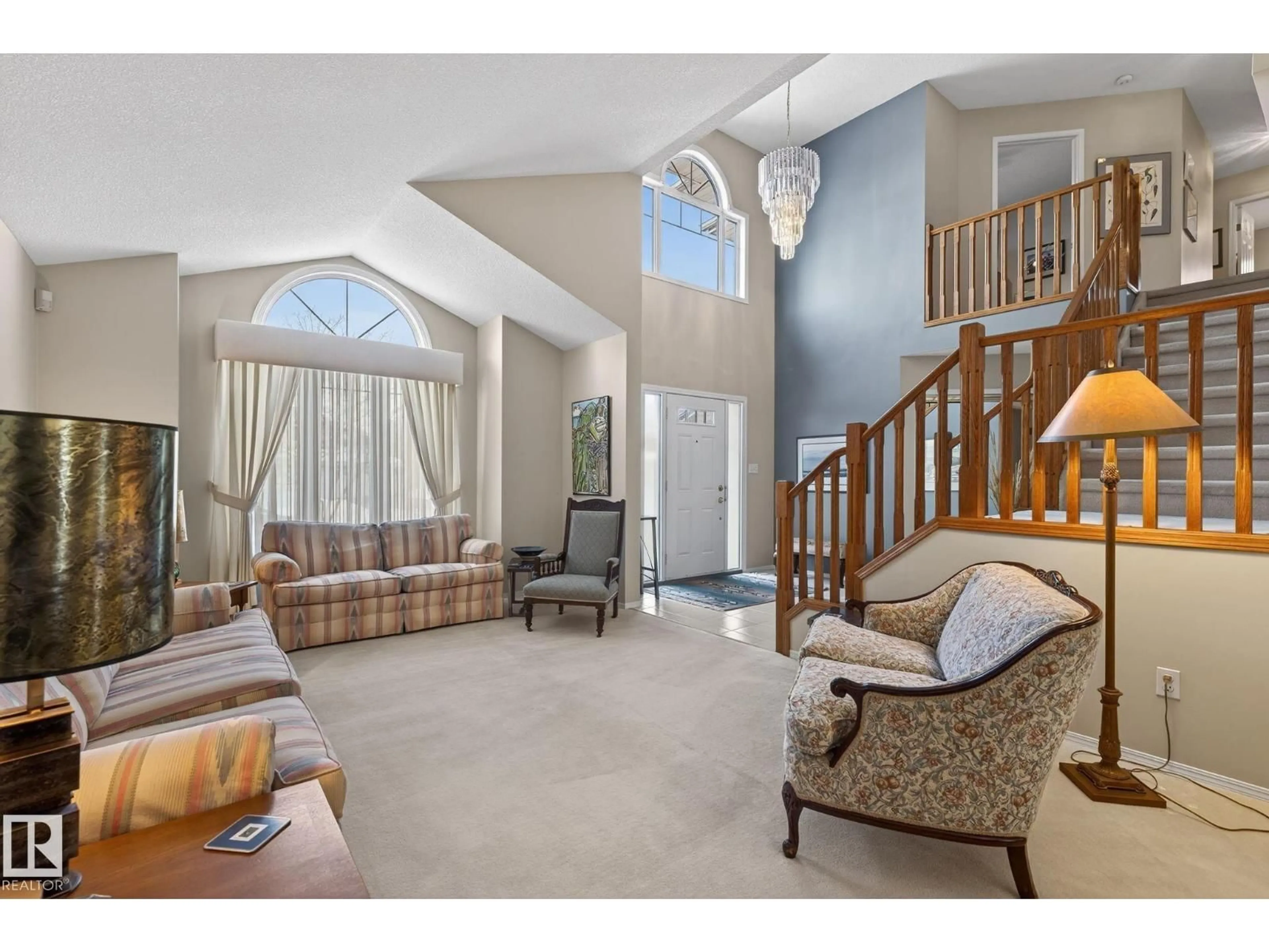 Indoor foyer for 313 HEDLEY WY, Edmonton Alberta T6R1T8