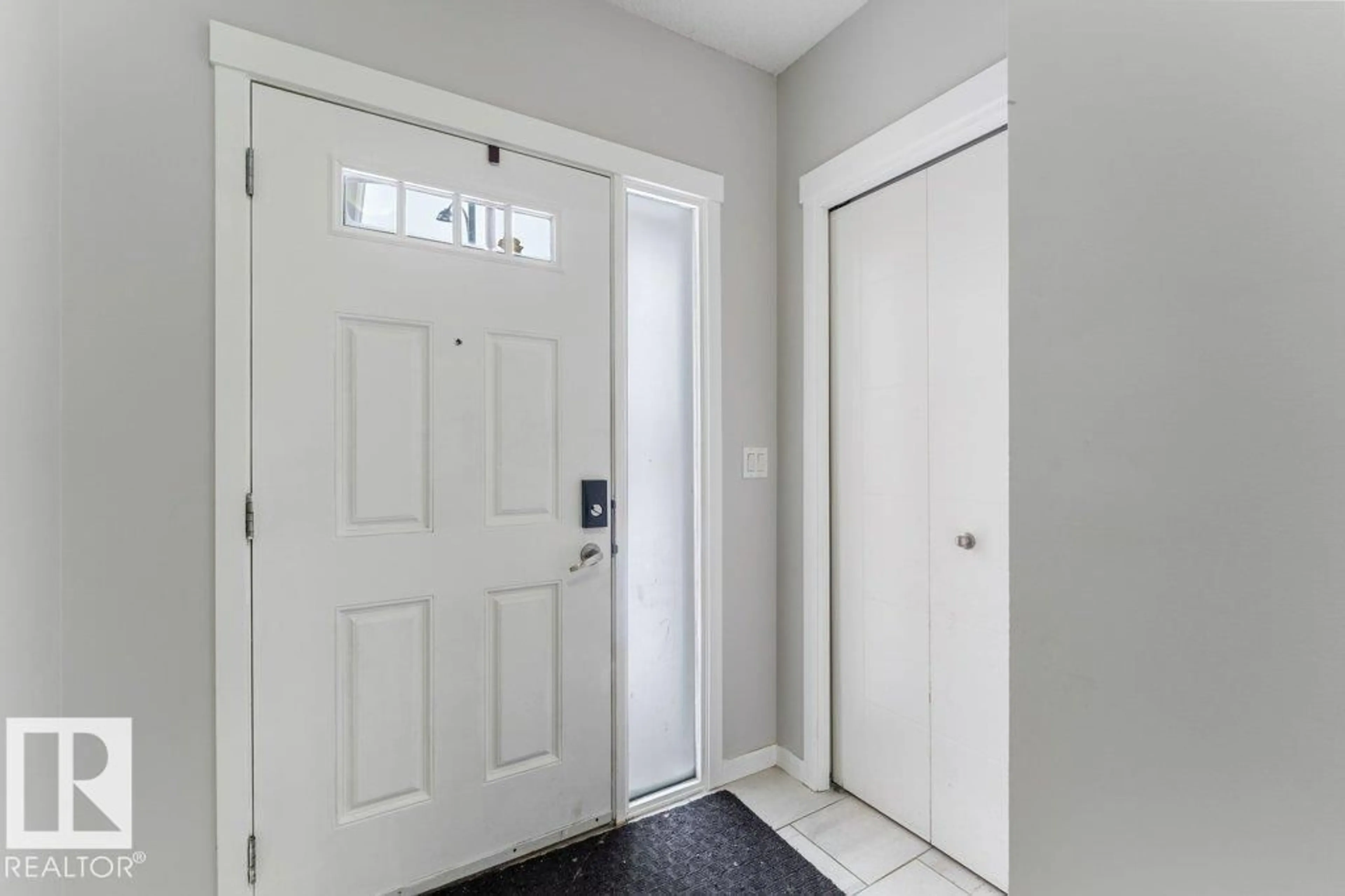 Indoor entryway for SW - 5254 20 AV, Edmonton Alberta T6V1V5