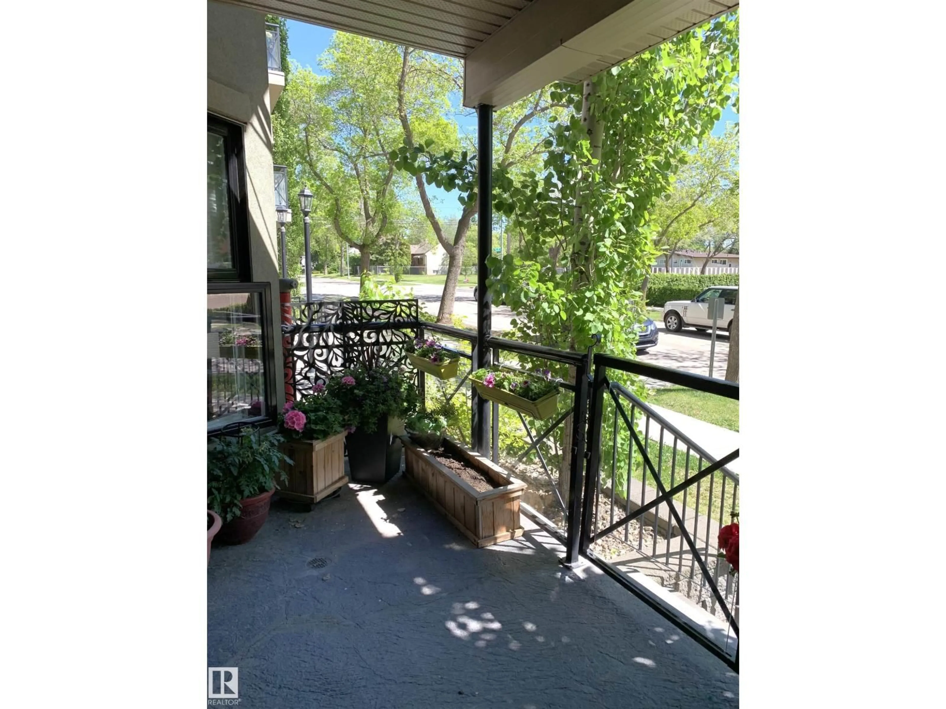 Patio, unknown for 100 10808 71 AV NW, Edmonton Alberta T6E0X7