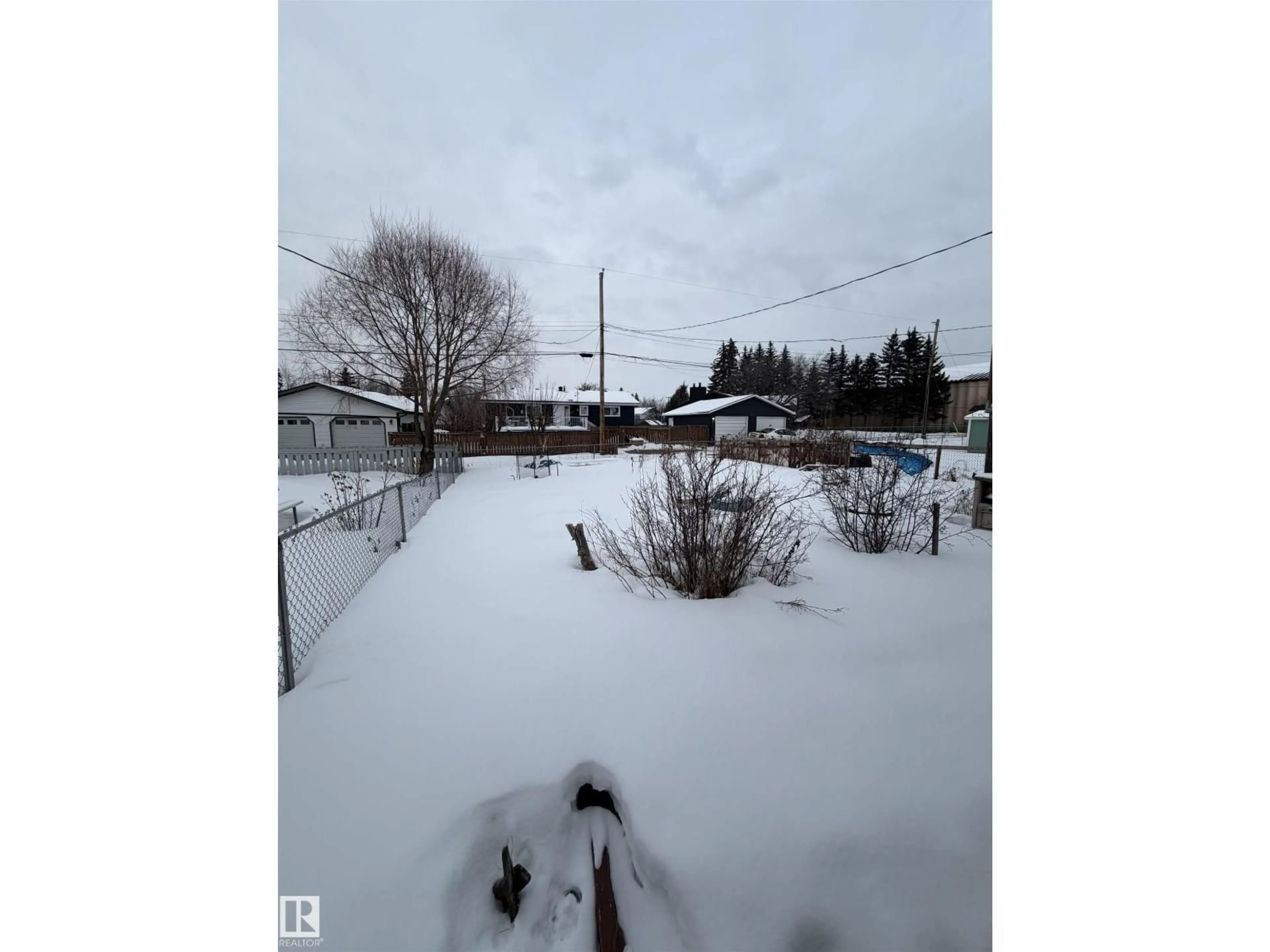 Blurry image for 4724 52 AV, Evansburg Alberta T0E0T0