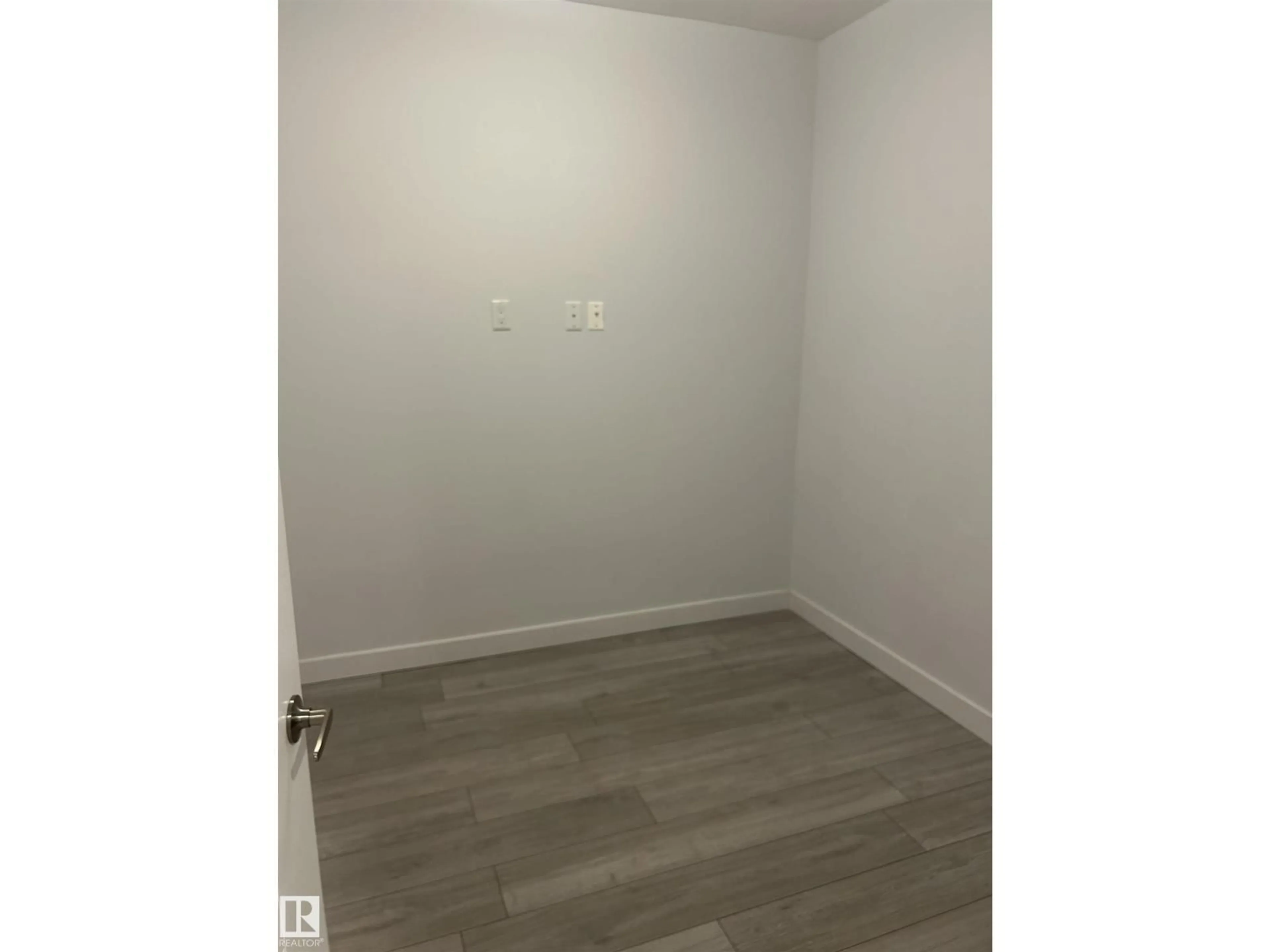 A pic of a room for #202 - 8510 90 ST, Edmonton Alberta T6C3L5