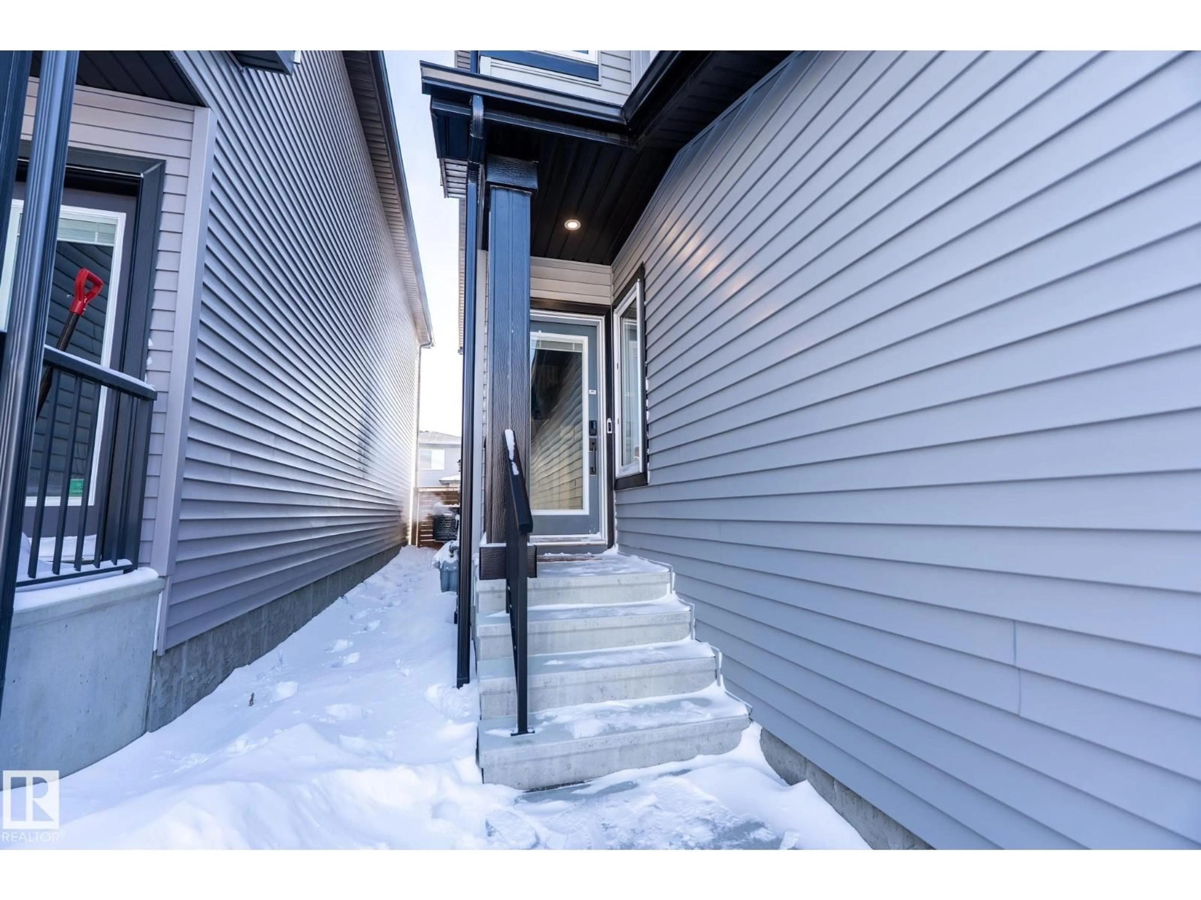 Indoor entryway for 3227 KULAY WY, Edmonton Alberta T6W5B5