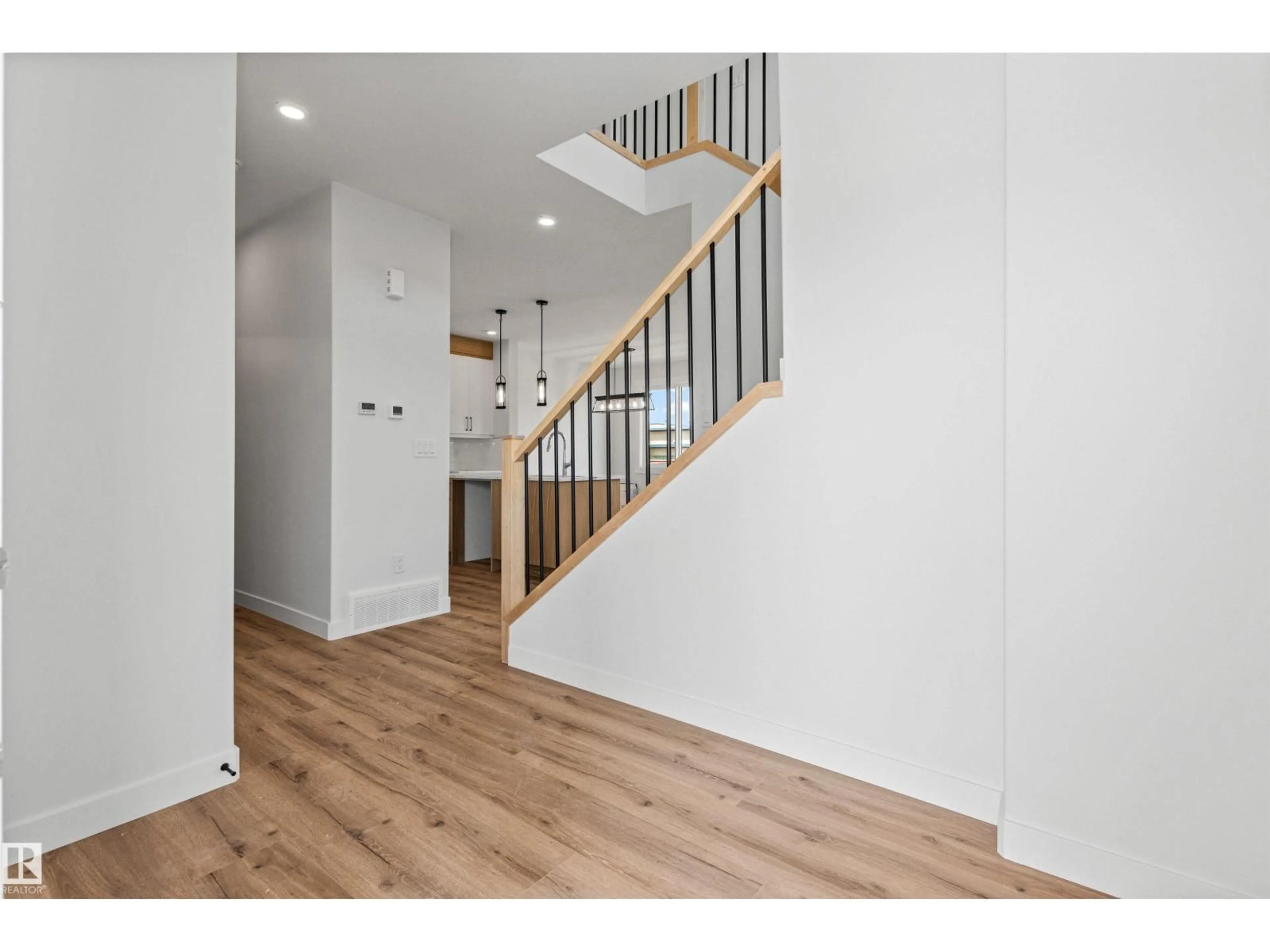 Indoor entryway for 5002 53 AVE, Calmar Alberta T0C0V0