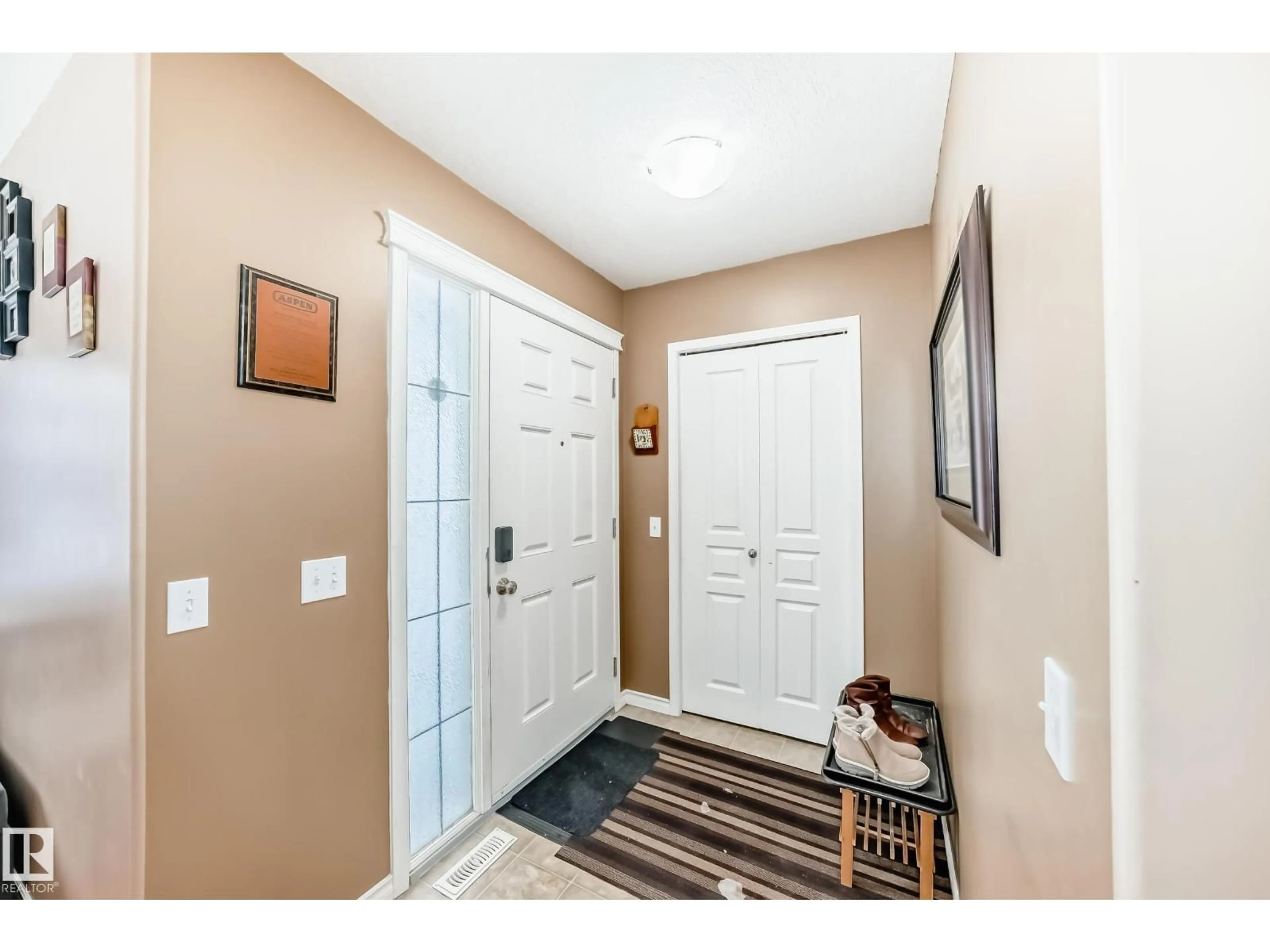 Indoor entryway for 113 KEYSTONE LN, Leduc Alberta T9E0J5