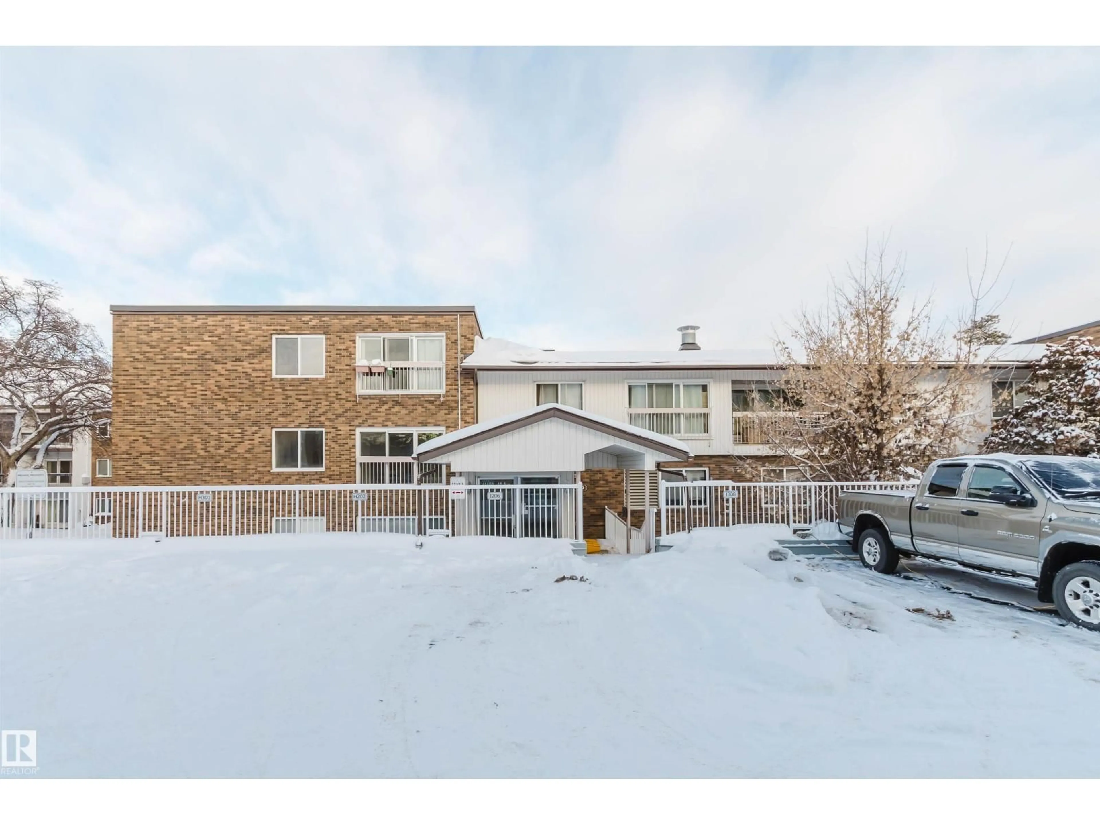 Unknown for 201 - 11450 40 AV, Edmonton Alberta T6J0R5