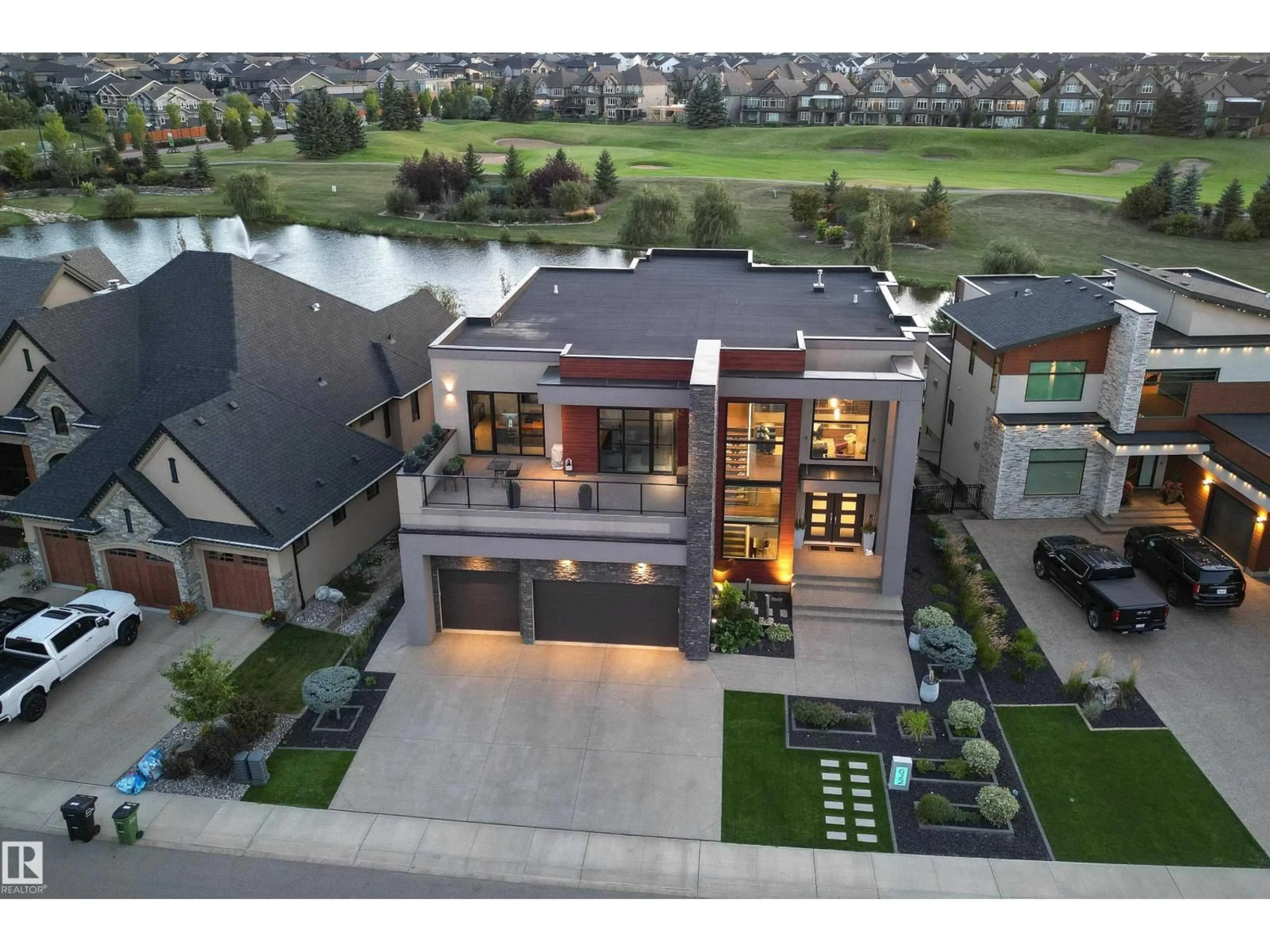 A pic from outside/outdoor area/front of a property/back of a property/a pic from drone, street for 622 HOWATT DR, Edmonton Alberta T6W2T6