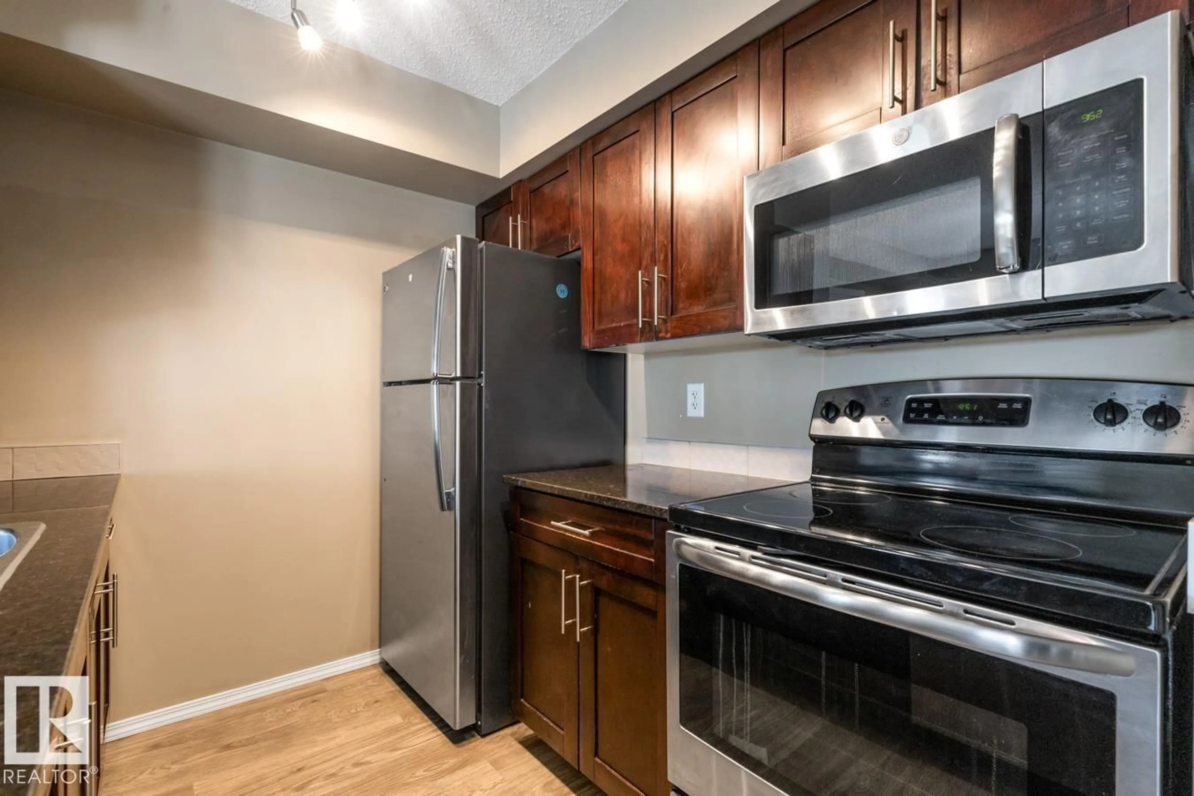 Standard kitchen, unknown for #117 MCCONACHIE DR, Edmonton Alberta T5Y3N4