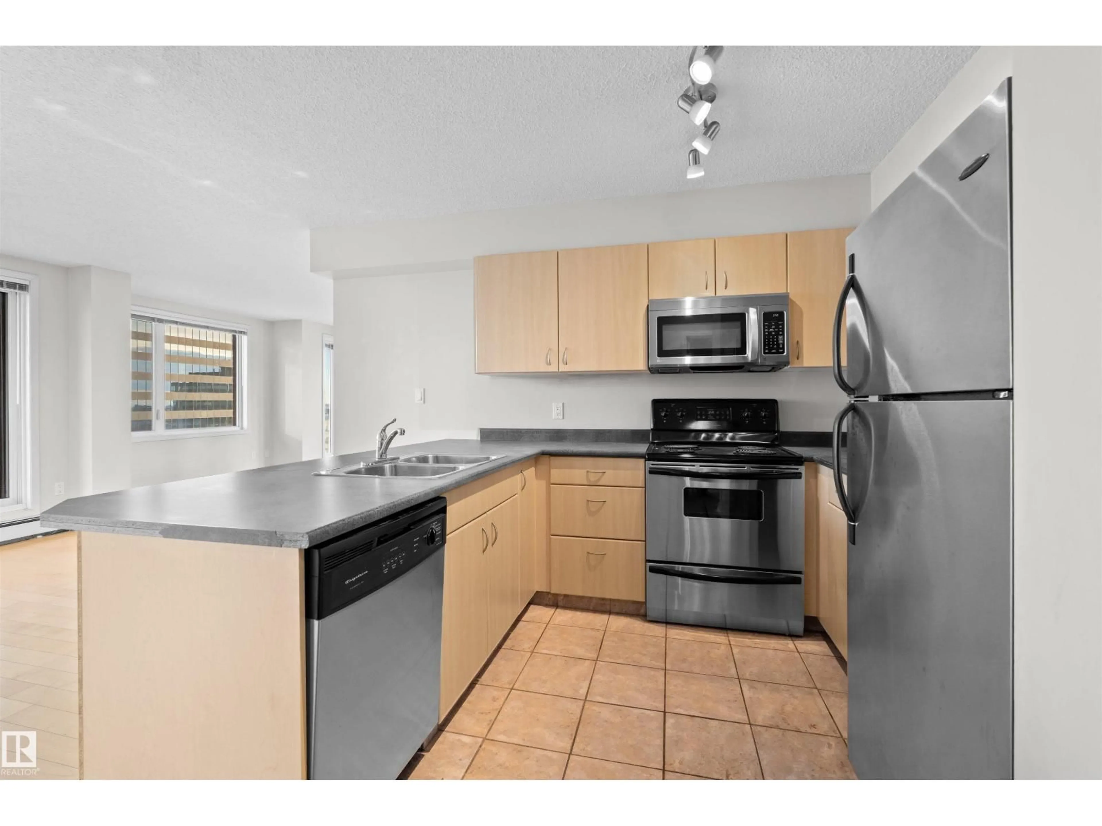 Standard kitchen, unknown for 10180 104 ST NW, Edmonton Alberta T5J1A7