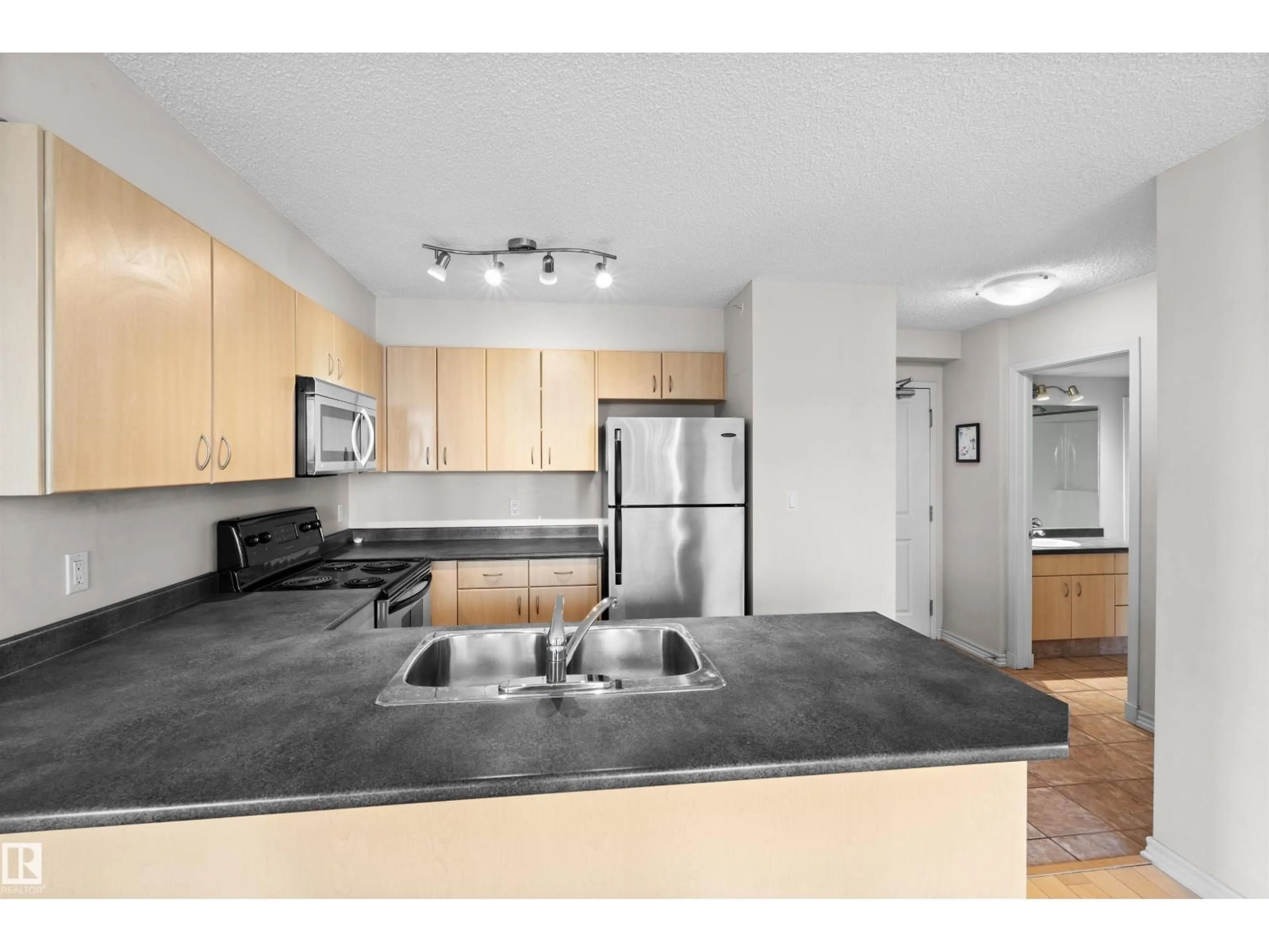 Standard kitchen, unknown for 10180 104 ST NW, Edmonton Alberta T5J1A7