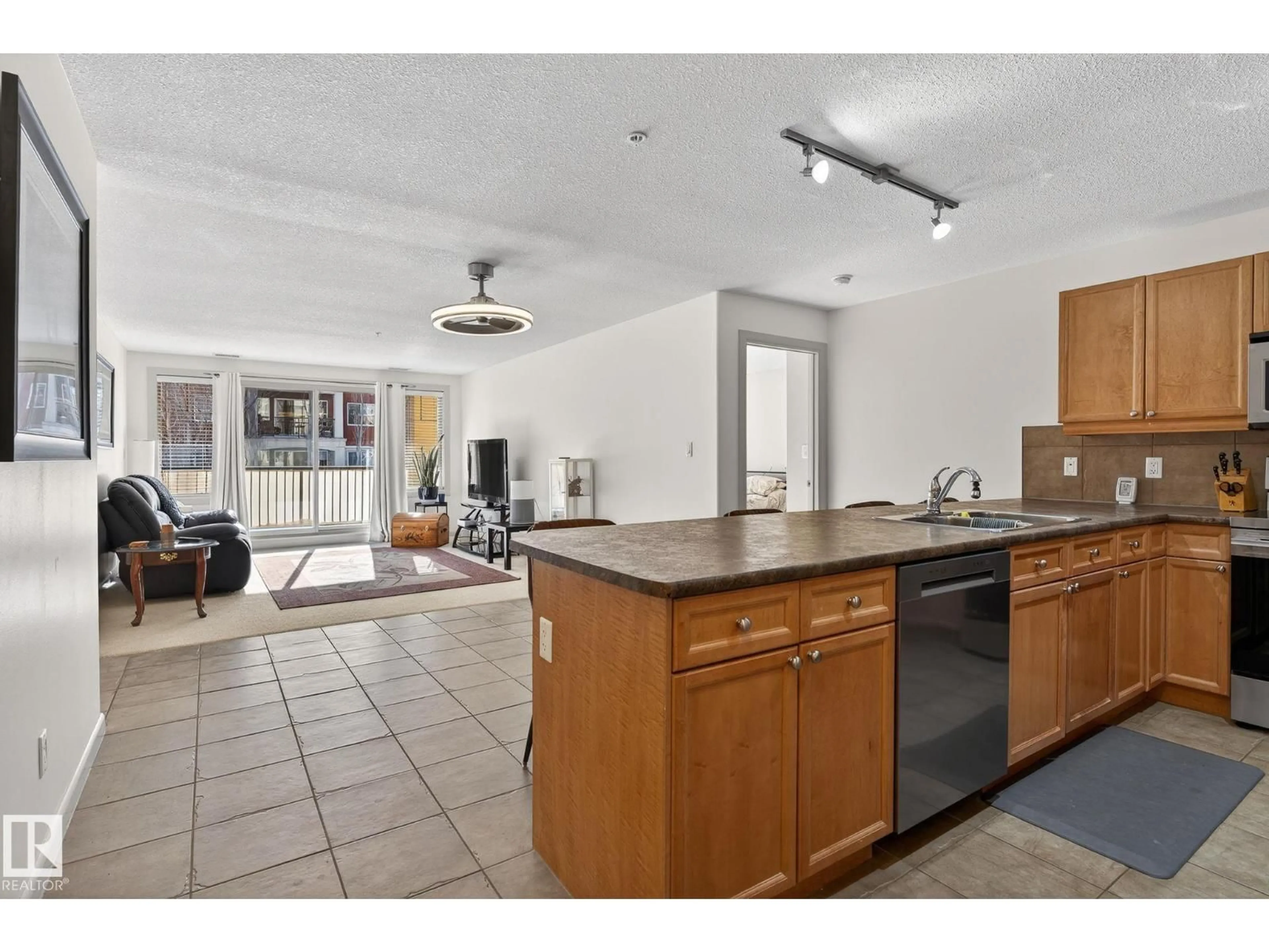 Open concept kitchen, unknown for 222 400 PALISADES WY, Sherwood Park Alberta T8H0H4
