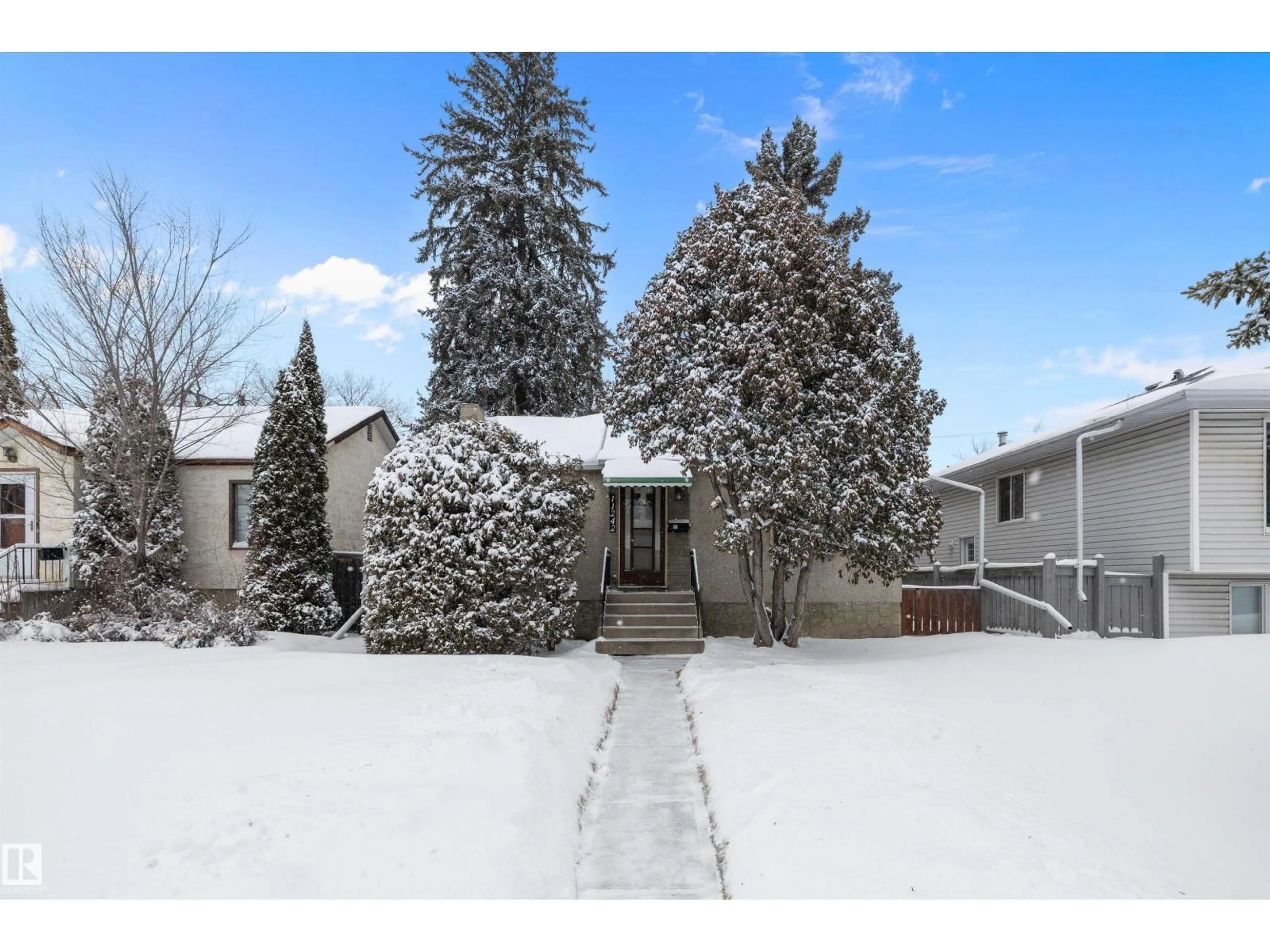 A pic from outside/outdoor area/front of a property/back of a property/a pic from drone, street for 11242 72 AV, Edmonton Alberta T6G0B5