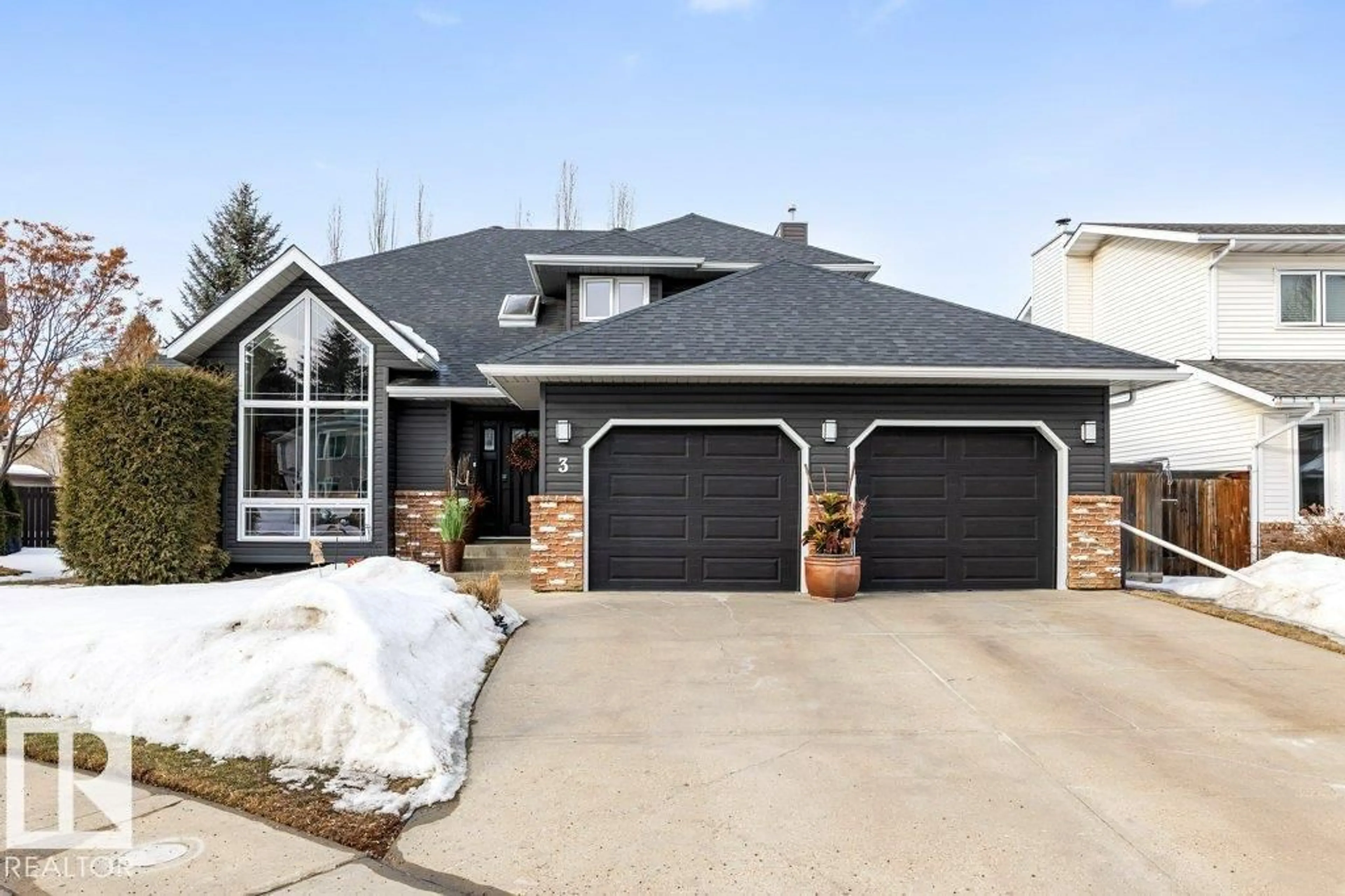 Home with vinyl exterior material, street for 3 PEARSON PL, St. Albert Alberta T8N4T1