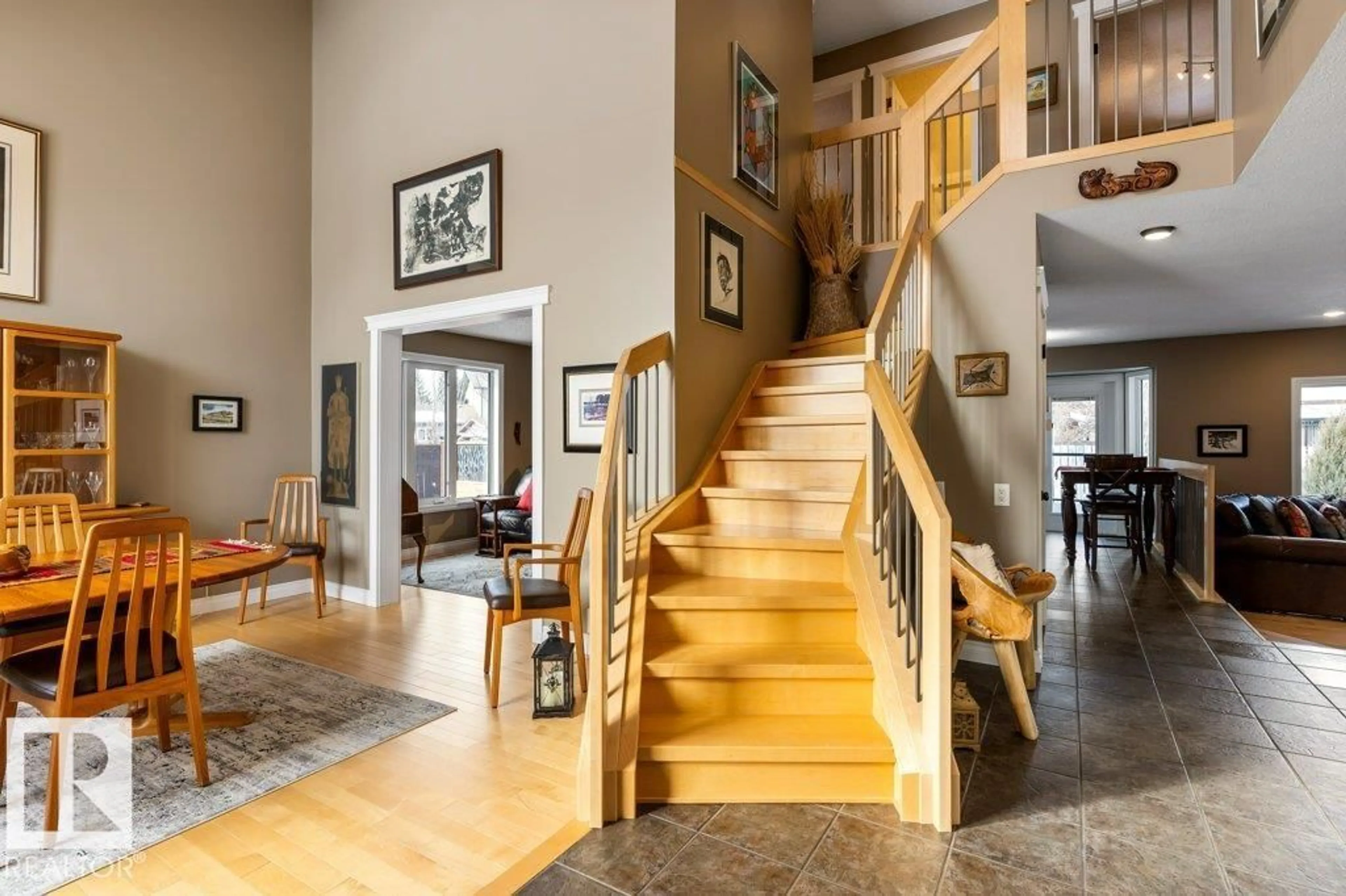 Indoor foyer for 3 PEARSON PL, St. Albert Alberta T8N4T1