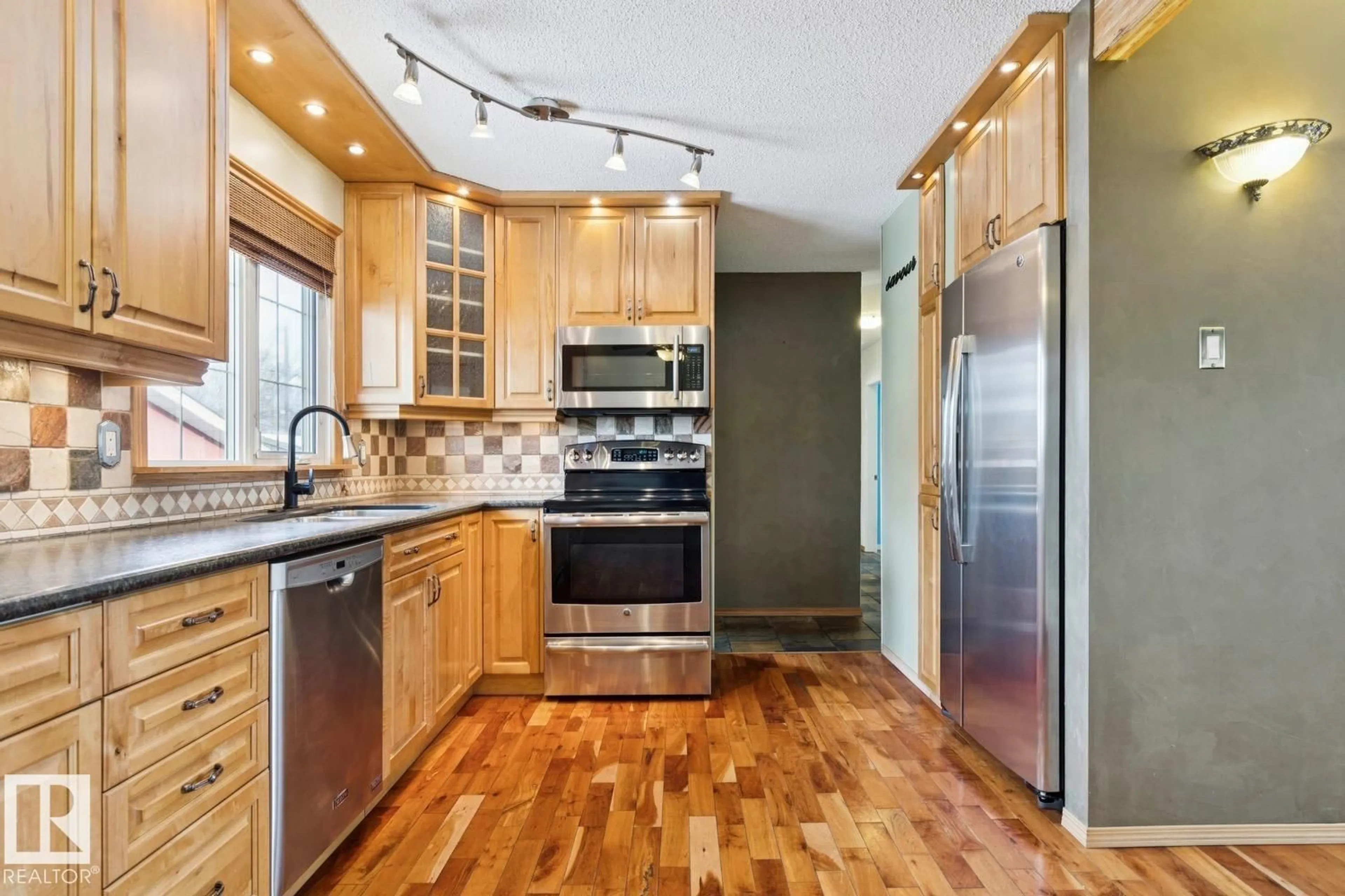 Contemporary kitchen, wood/laminate floor for 9124 167 ST, Edmonton Alberta T5R2T9