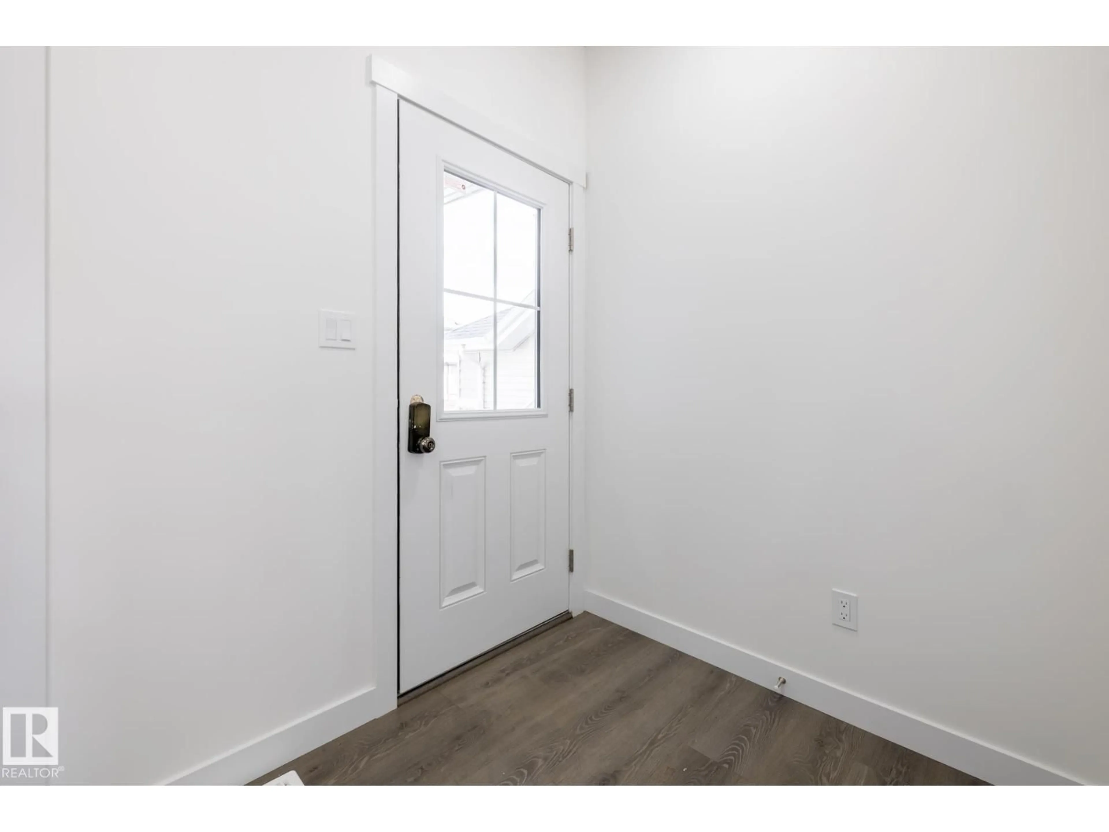 Indoor entryway for 8631 97 AV, Morinville Alberta T8R2S1