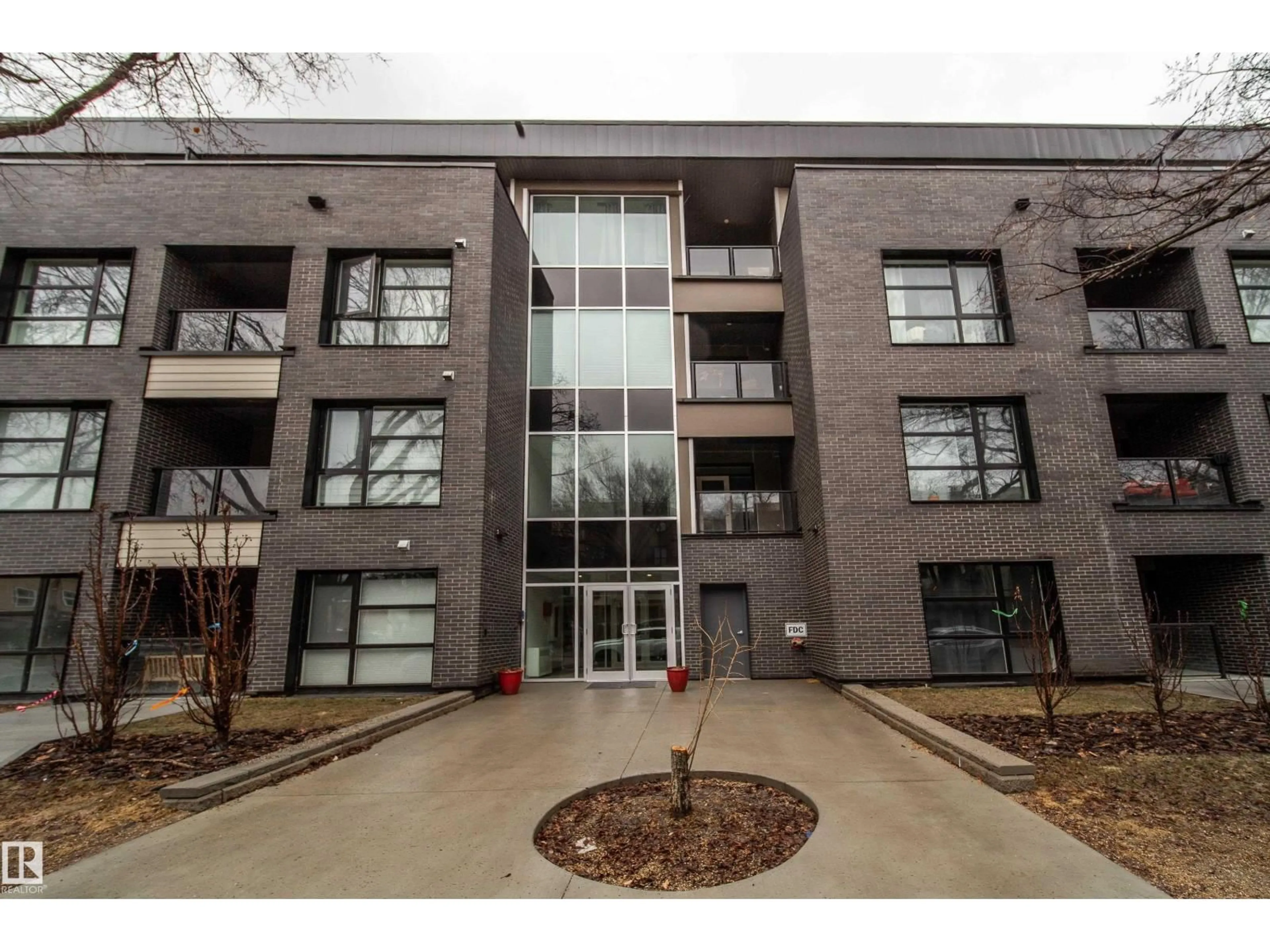 Indoor foyer for 313 - 11503 76 AV, Edmonton Alberta T5G0K6