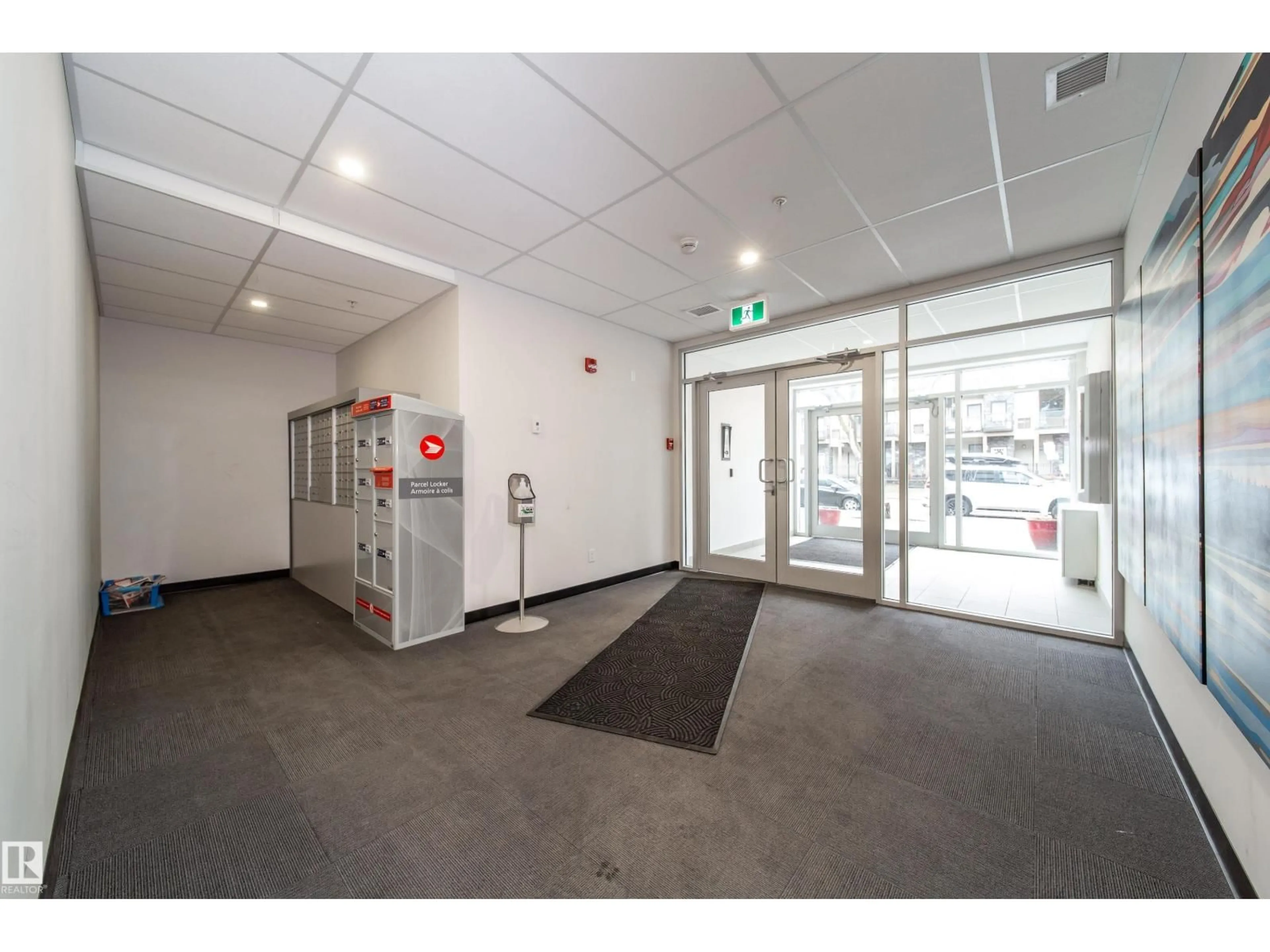 Indoor foyer for 313 - 11503 76 AV, Edmonton Alberta T5G0K6