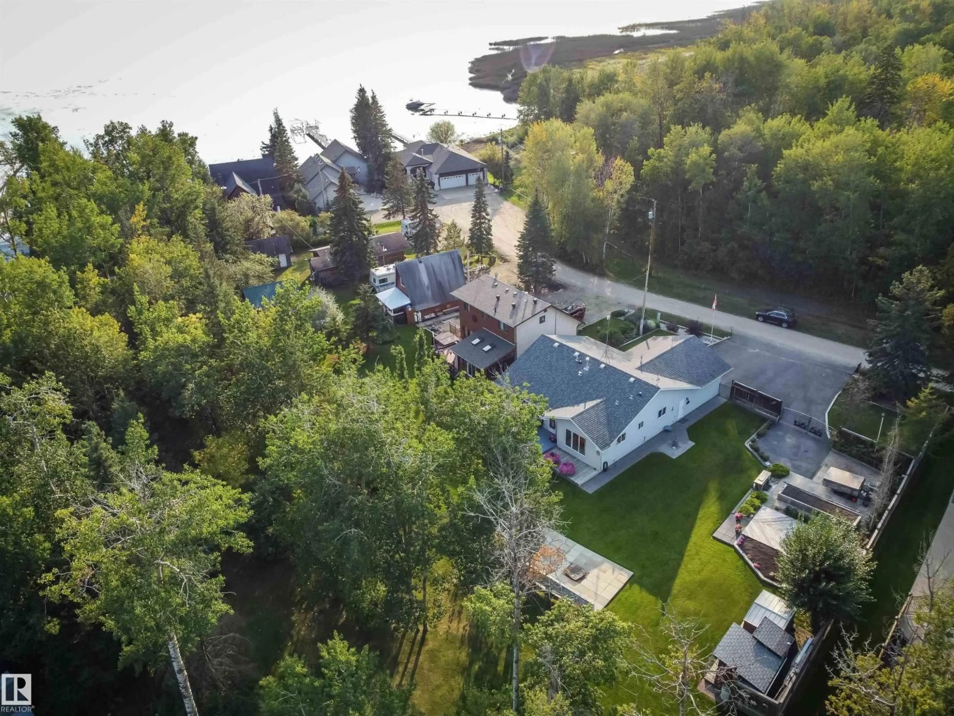 A pic from outside/outdoor area/front of a property/back of a property/a pic from drone, unknown for 1087 10 ST, Rural Lac Ste. Anne County Alberta T0E1A0