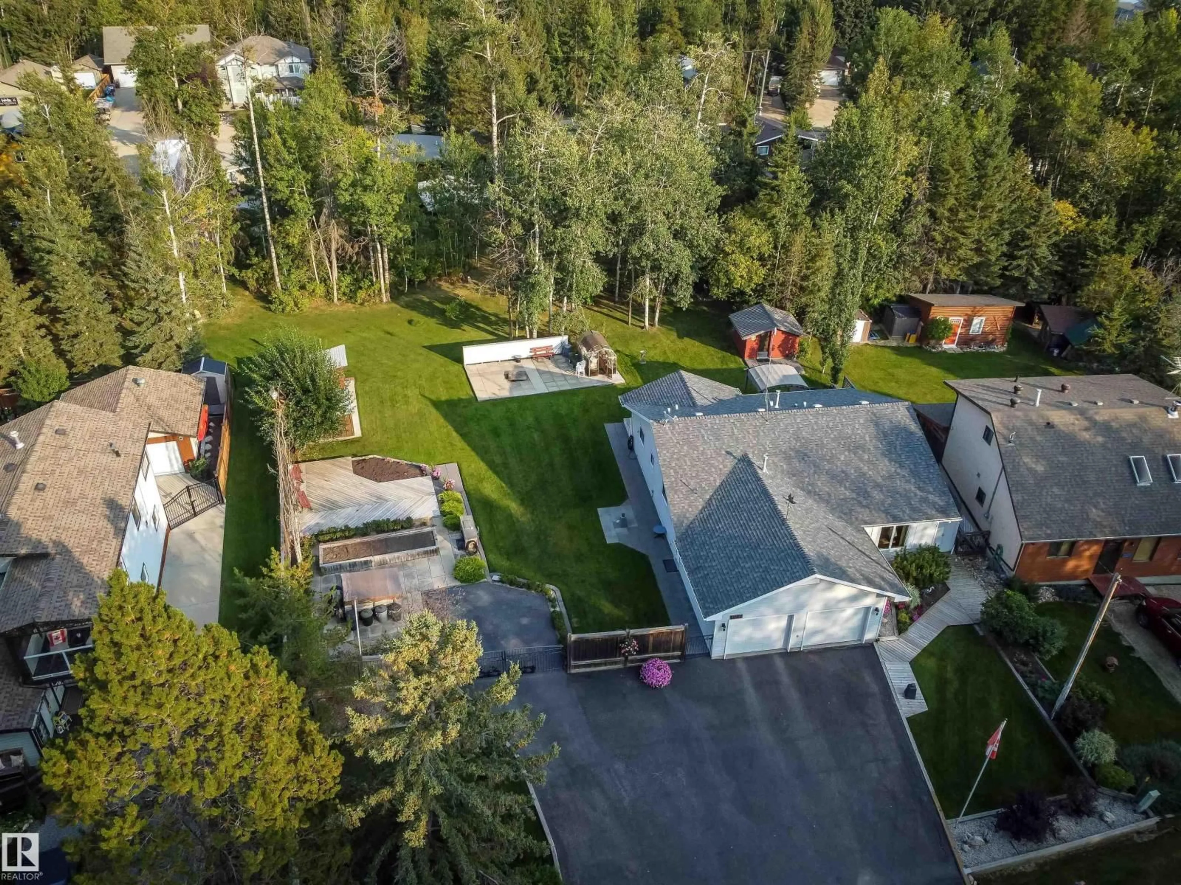 A pic from outside/outdoor area/front of a property/back of a property/a pic from drone, street for 1087 10 ST, Rural Lac Ste. Anne County Alberta T0E1A0