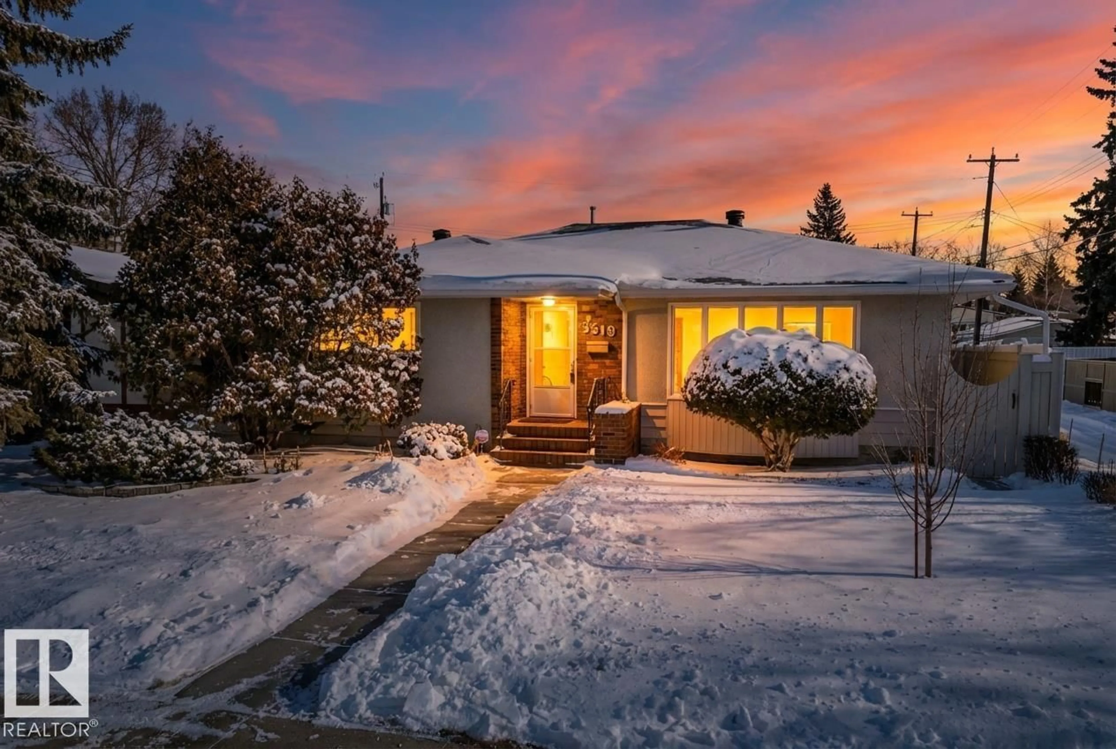 A pic from outside/outdoor area/front of a property/back of a property/a pic from drone, street for NW - 3519 111B ST, Edmonton Alberta T6G1J9