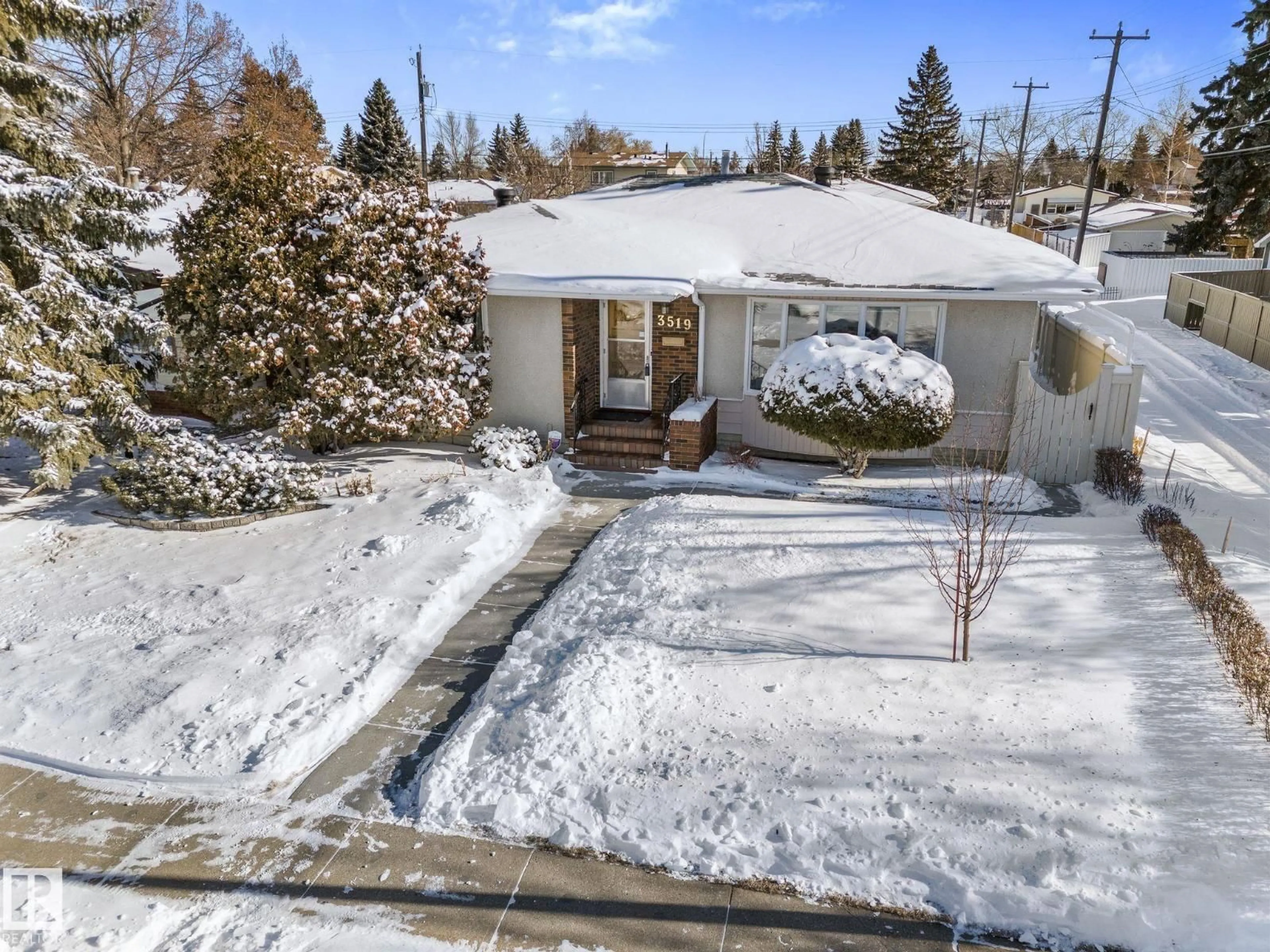 A pic from outside/outdoor area/front of a property/back of a property/a pic from drone, street for NW - 3519 111B ST, Edmonton Alberta T6G1J9