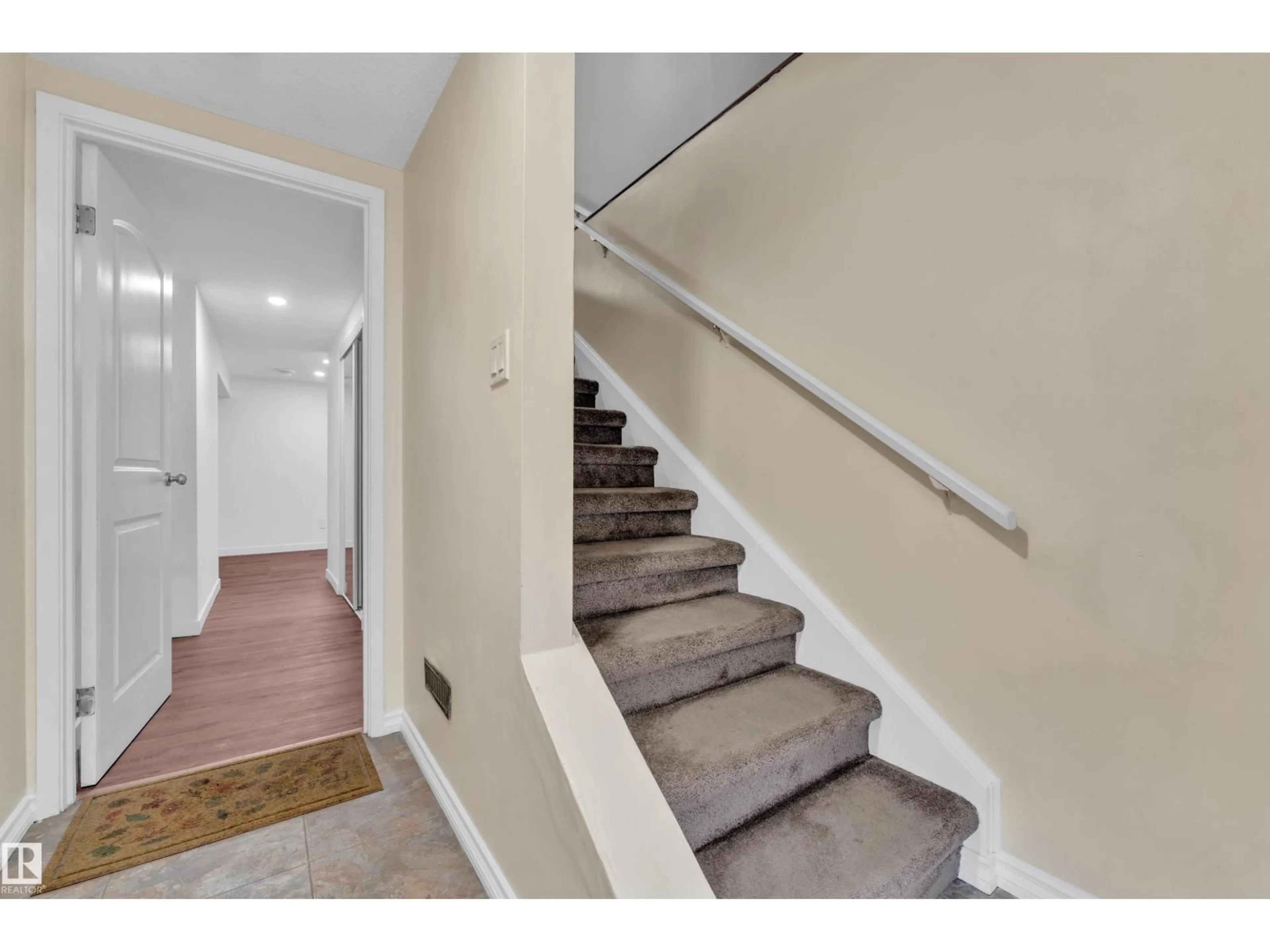 Stairs for 896 ABBOTTSFIELD RD NW, Edmonton Alberta T5W4R4