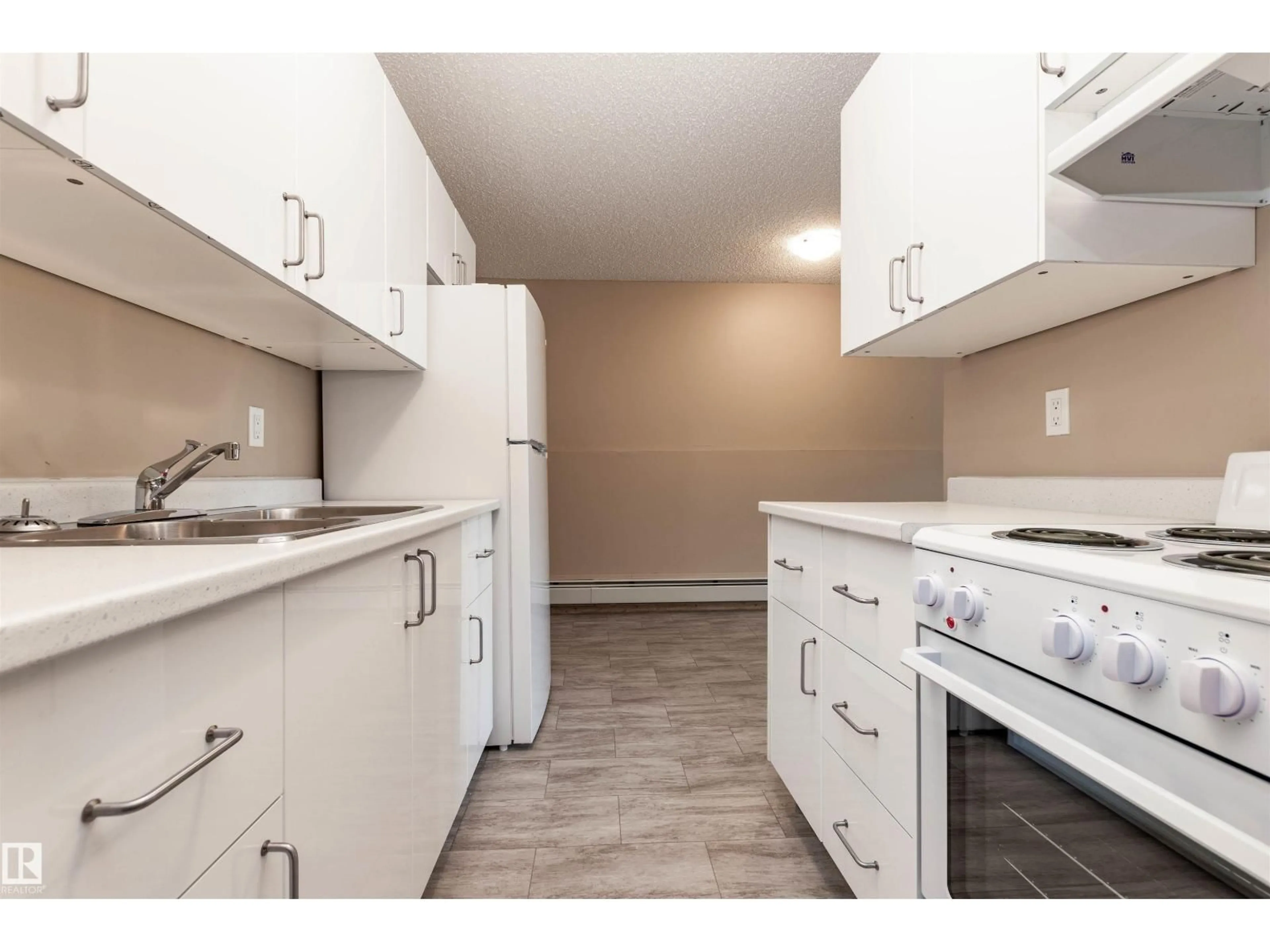 Standard kitchen, wood/laminate floor for B01 - 10620 104 ST NW, Edmonton Alberta T5H2W2