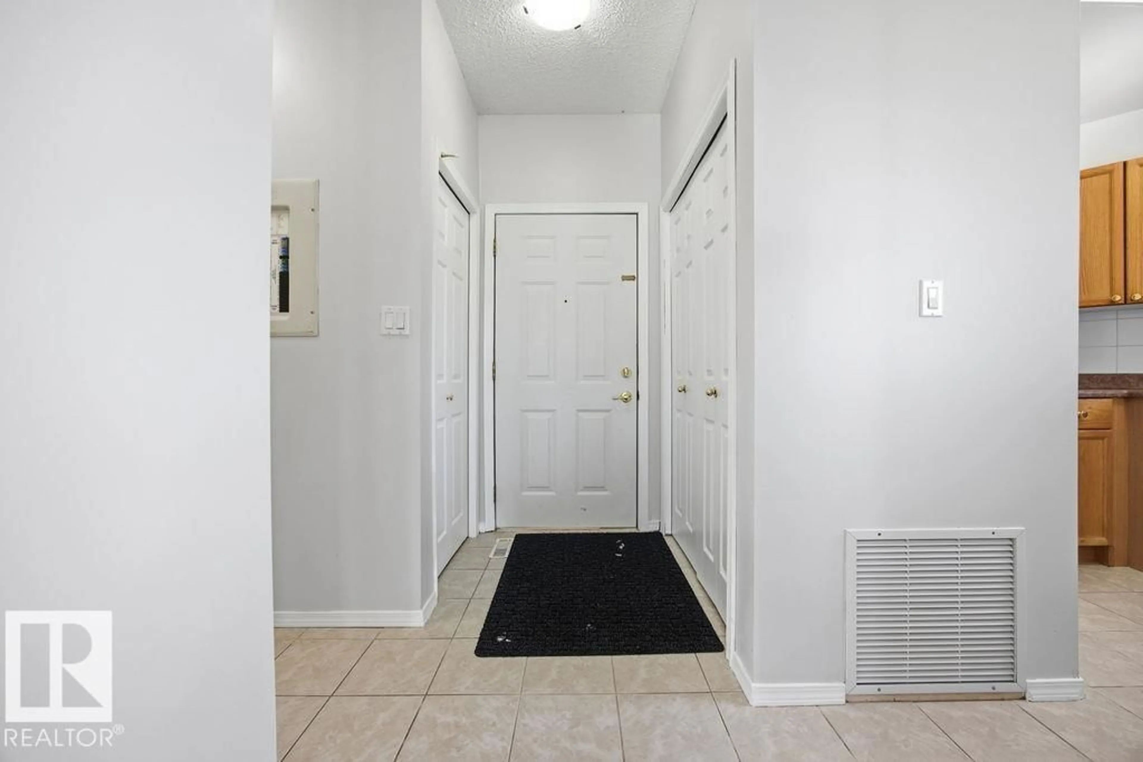 Indoor entryway for 202 - 8108 109 ST NW, Edmonton Alberta T6G2V7