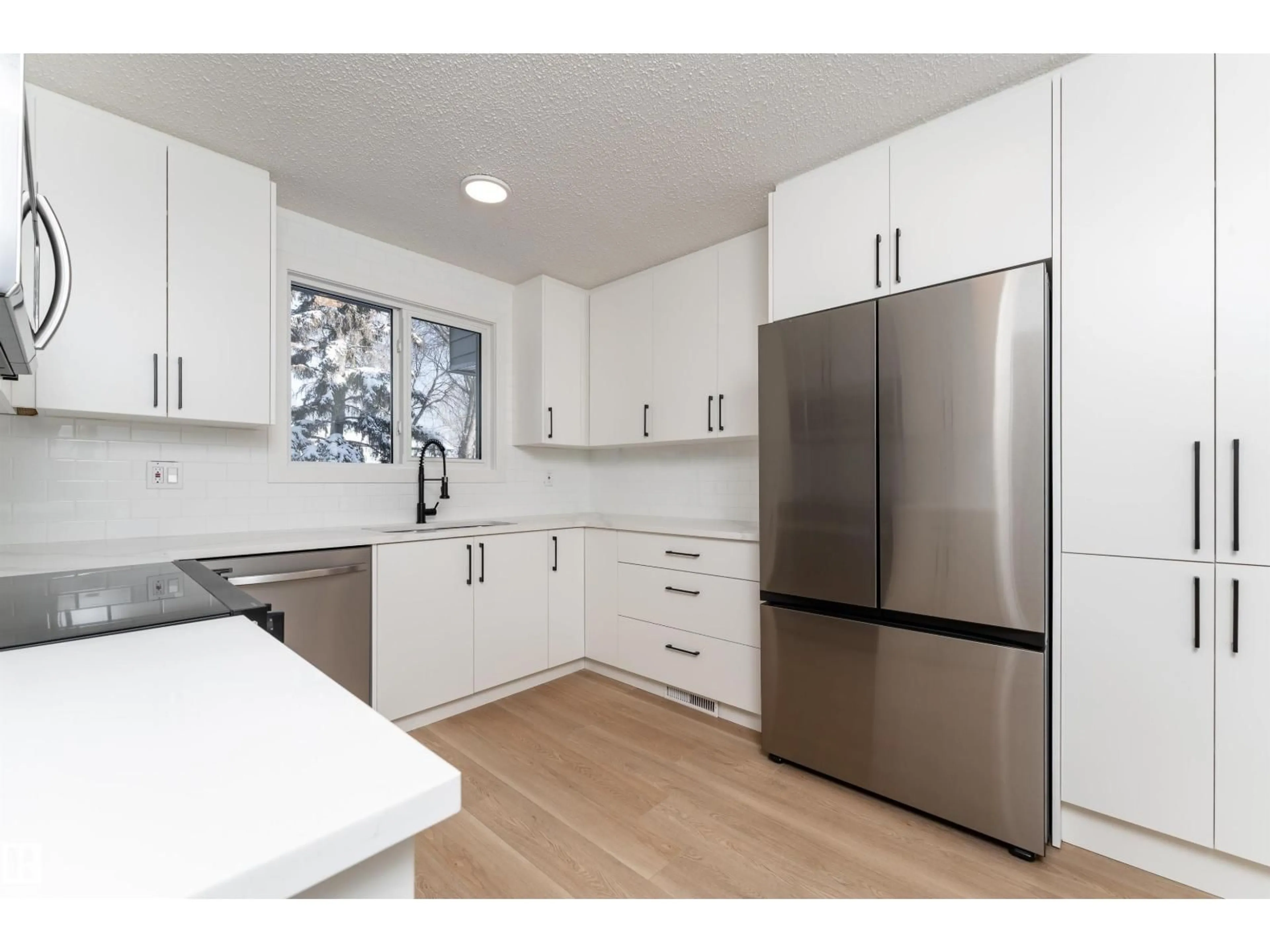 Unknown for 3108 142 AV, Edmonton Alberta T5Y1H2