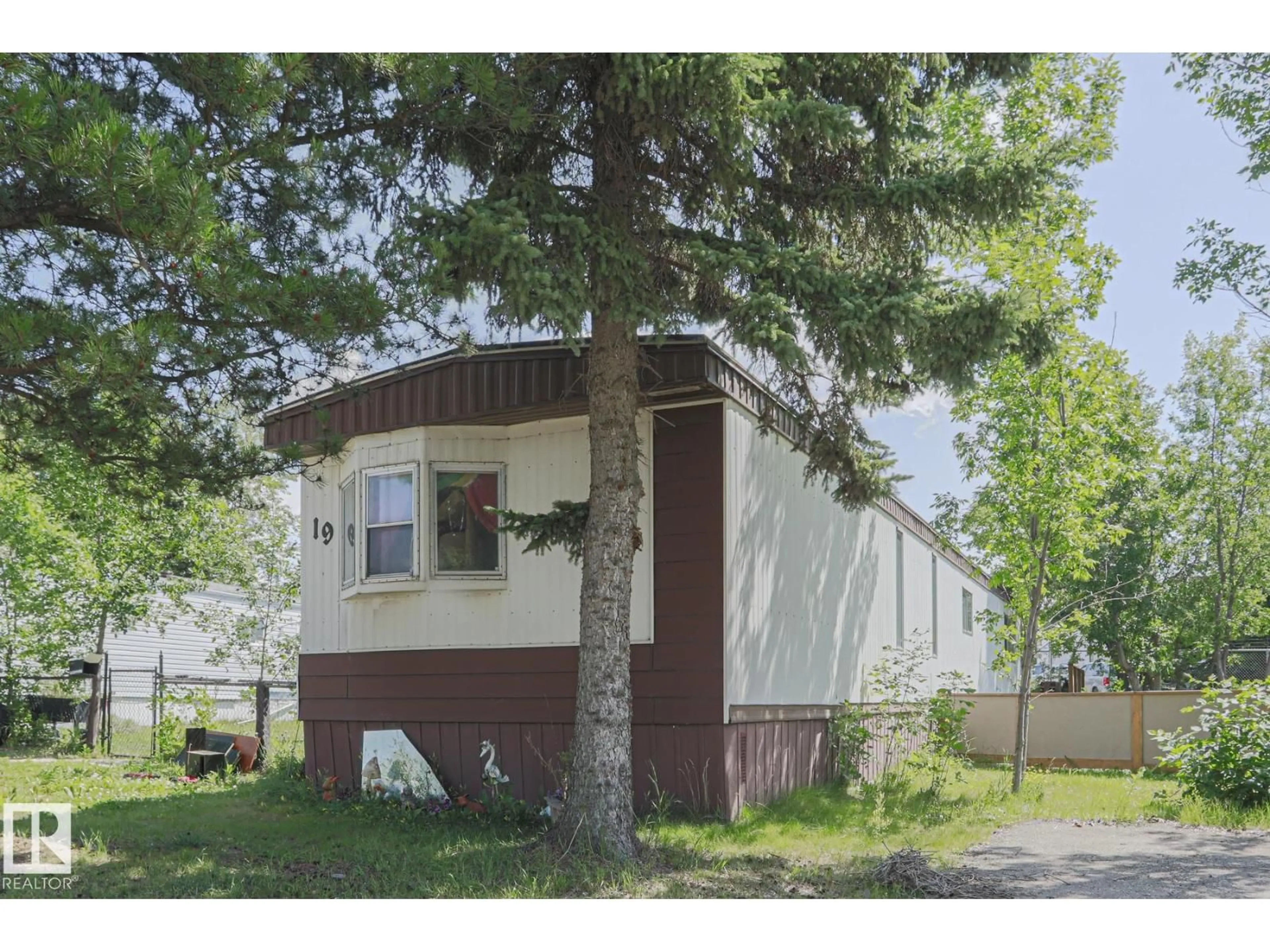 Home with vinyl exterior material, street for 19 RIDGEWAY DR, Edmonton Alberta T6P1G4