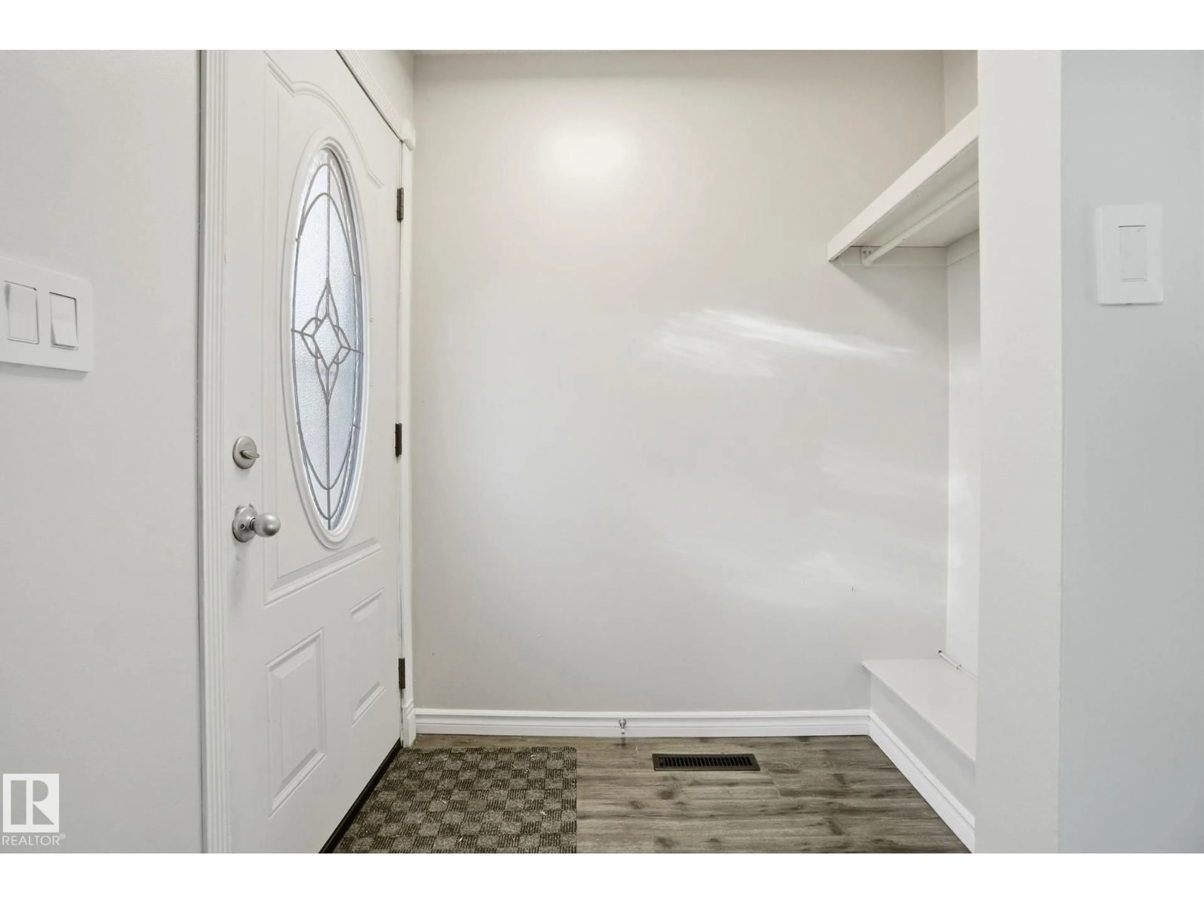 Indoor entryway for 8064 ARGYLL RD, Edmonton Alberta T6C4B1