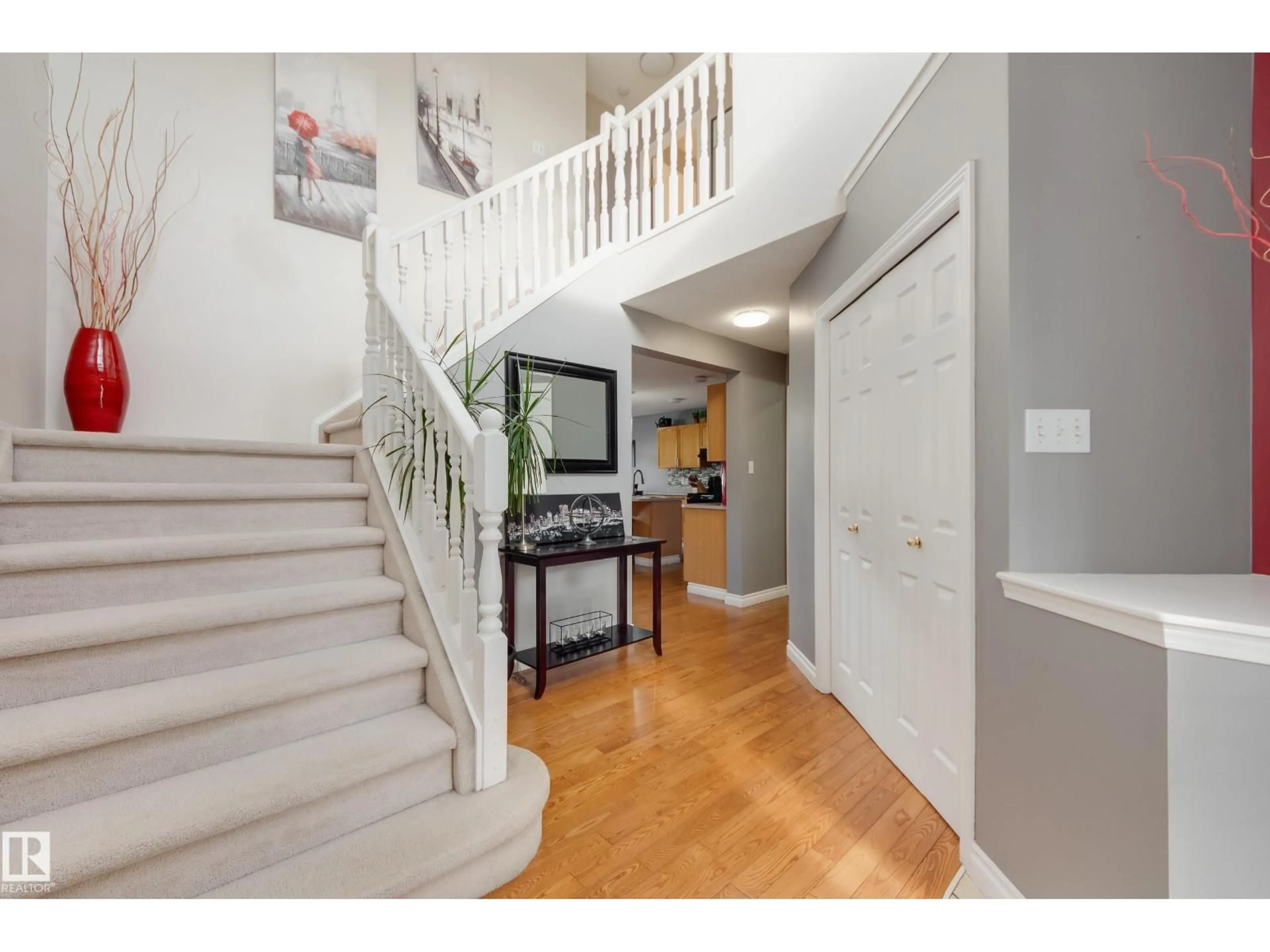 Indoor entryway for 2844 40B AV NW, Edmonton Alberta T6T1L8