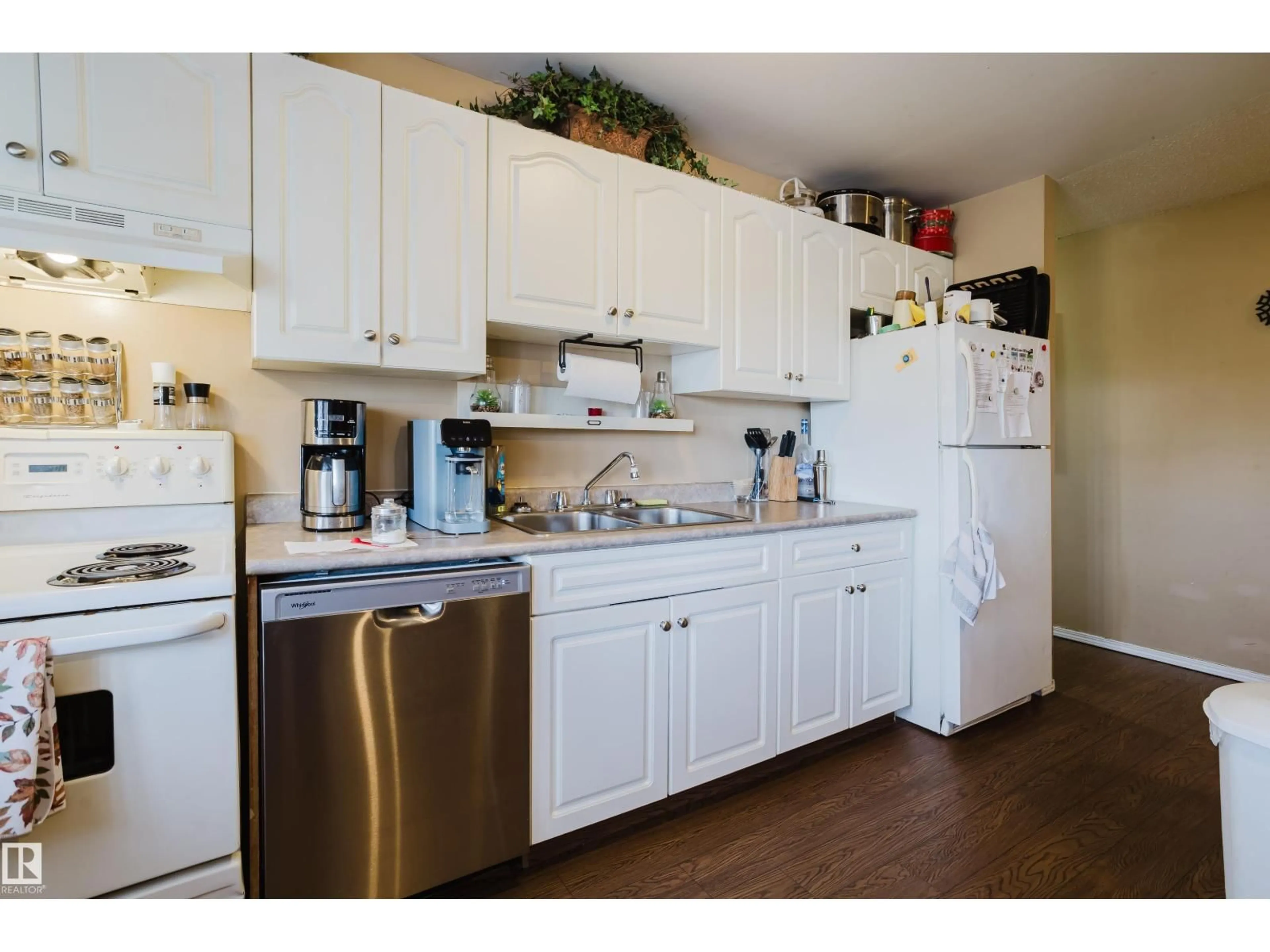 Standard kitchen, unknown for 402A - 2908 116A AV, Edmonton Alberta T5R4R7