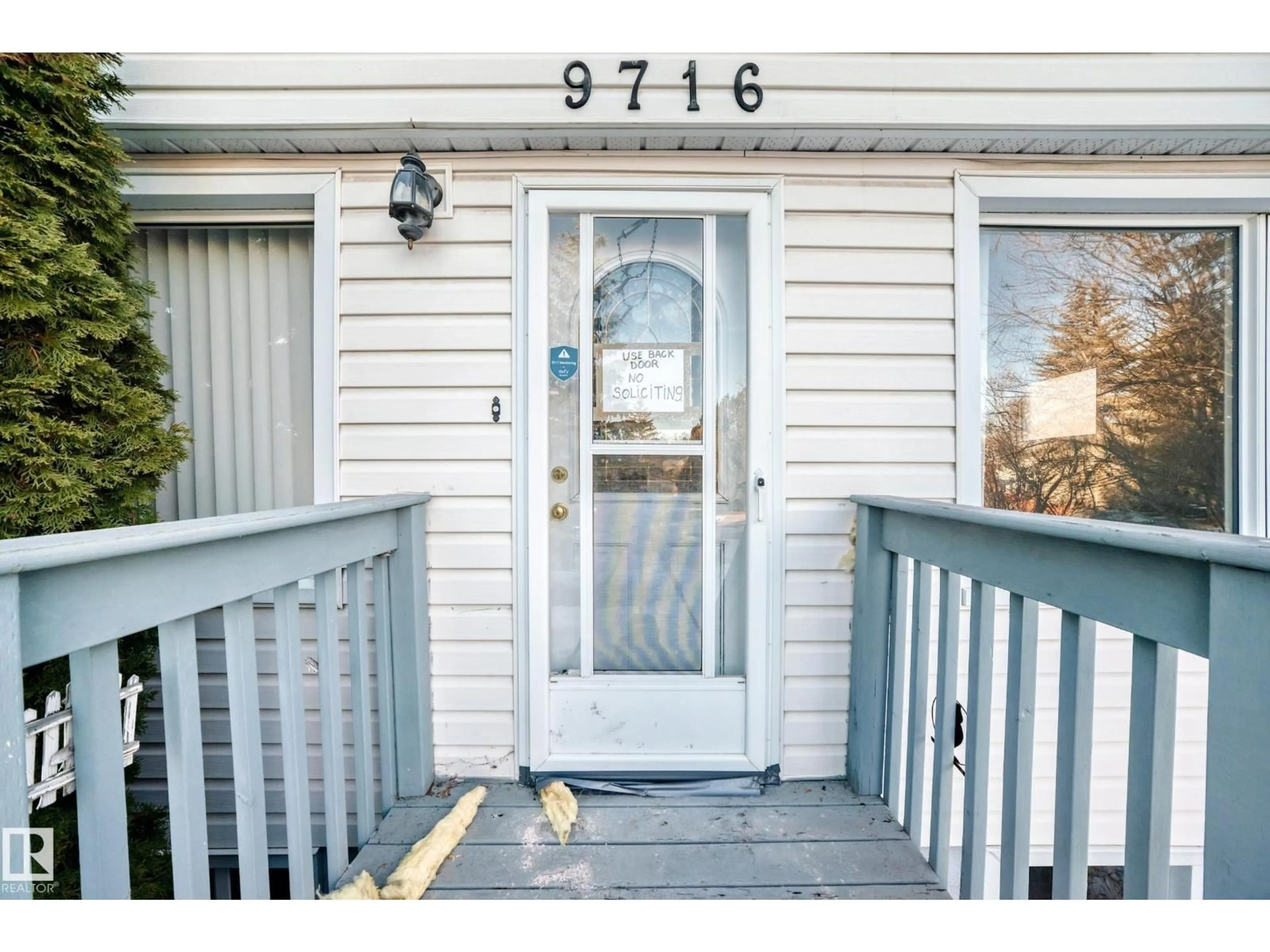 Indoor entryway for 9716 162 ST, Edmonton Alberta T5Y2Y9