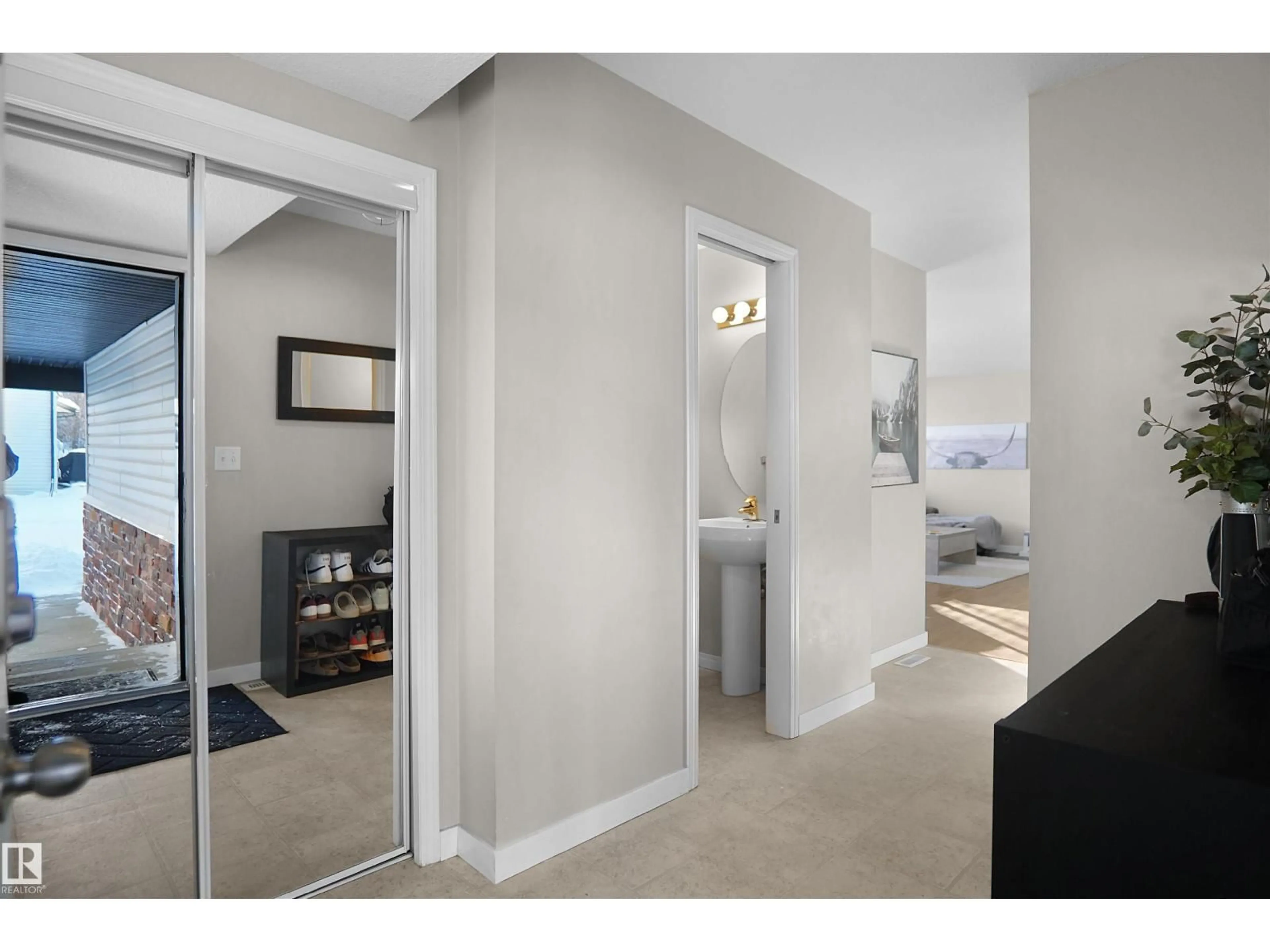 Indoor entryway for 59 CLOVER BAR LN, Sherwood Park Alberta T8H0C4
