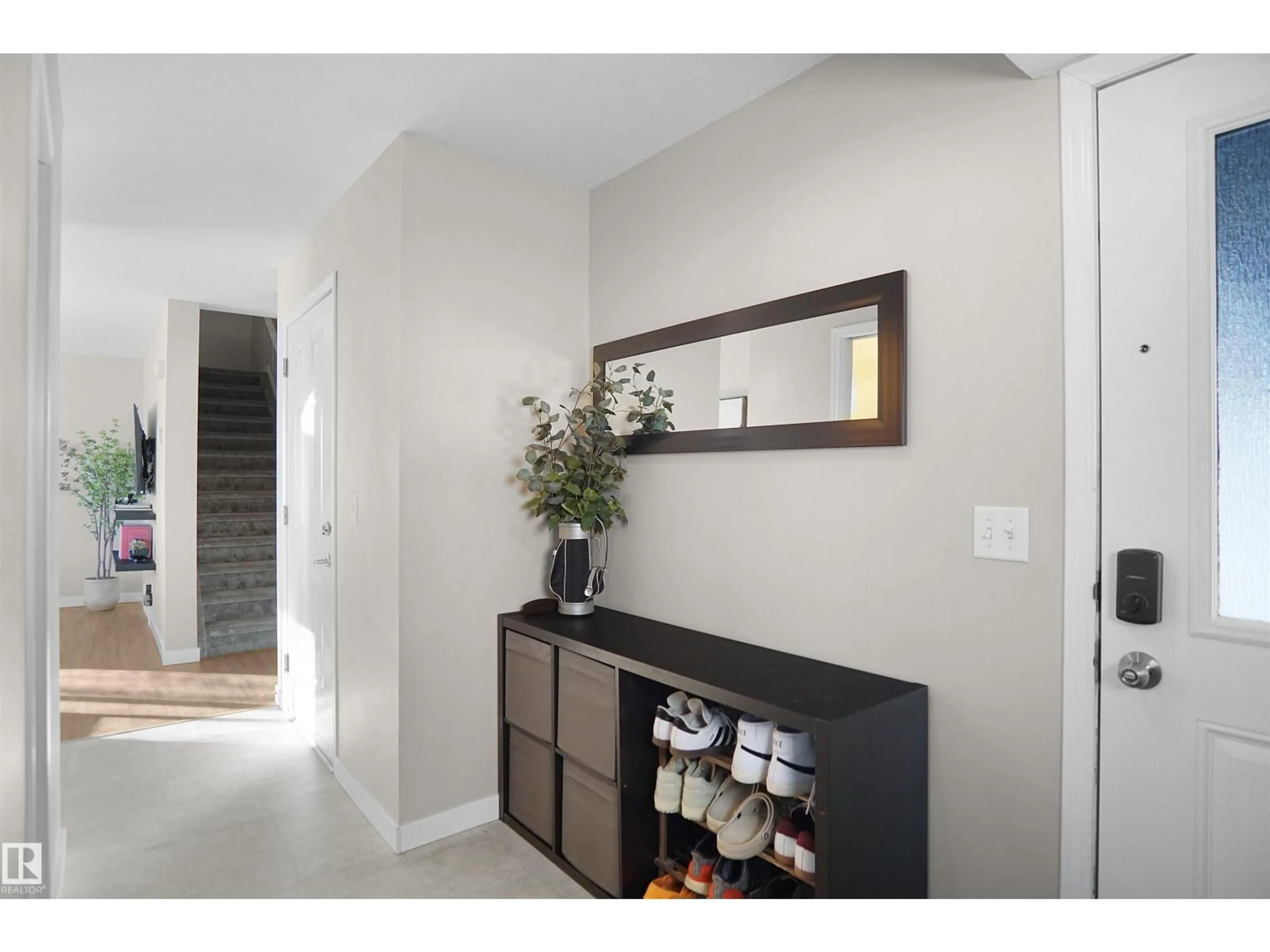 Indoor entryway for 59 CLOVER BAR LN, Sherwood Park Alberta T8H0C4
