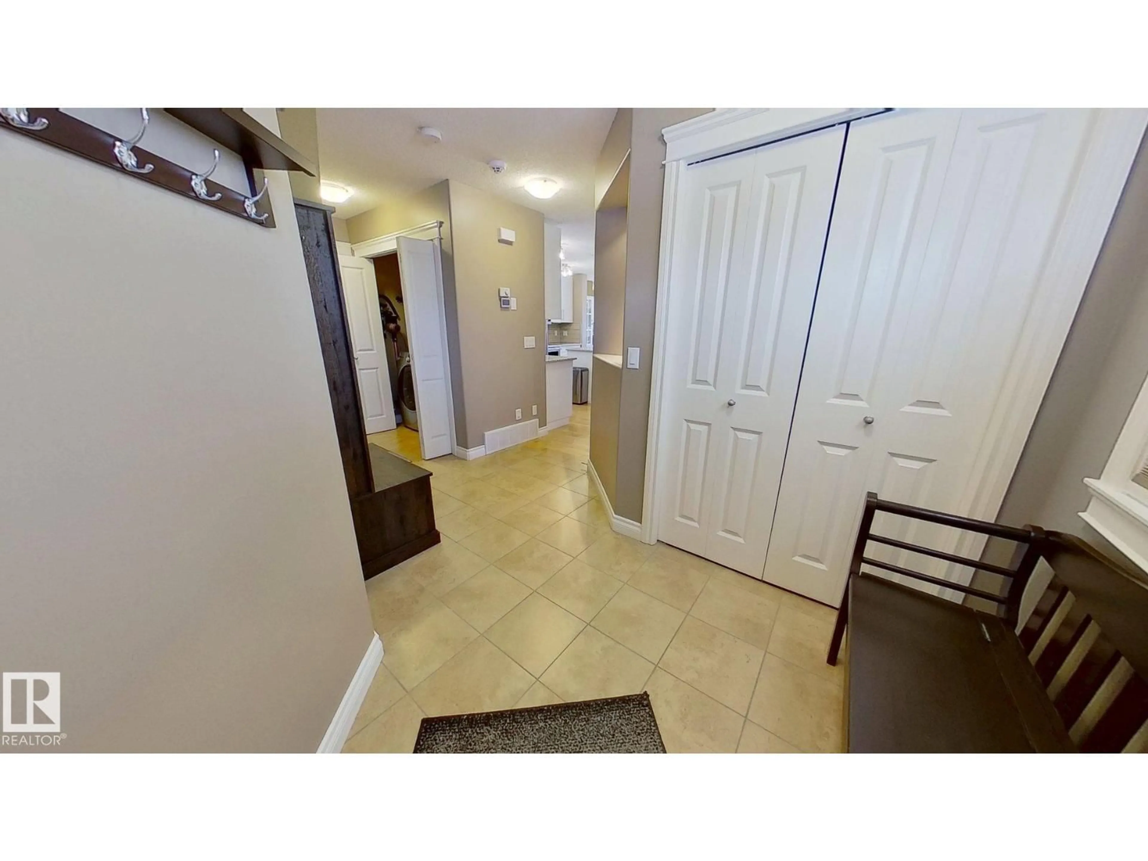 Indoor entryway for 6081 SUNBROOK LD, Sherwood Park Alberta T8H0J7