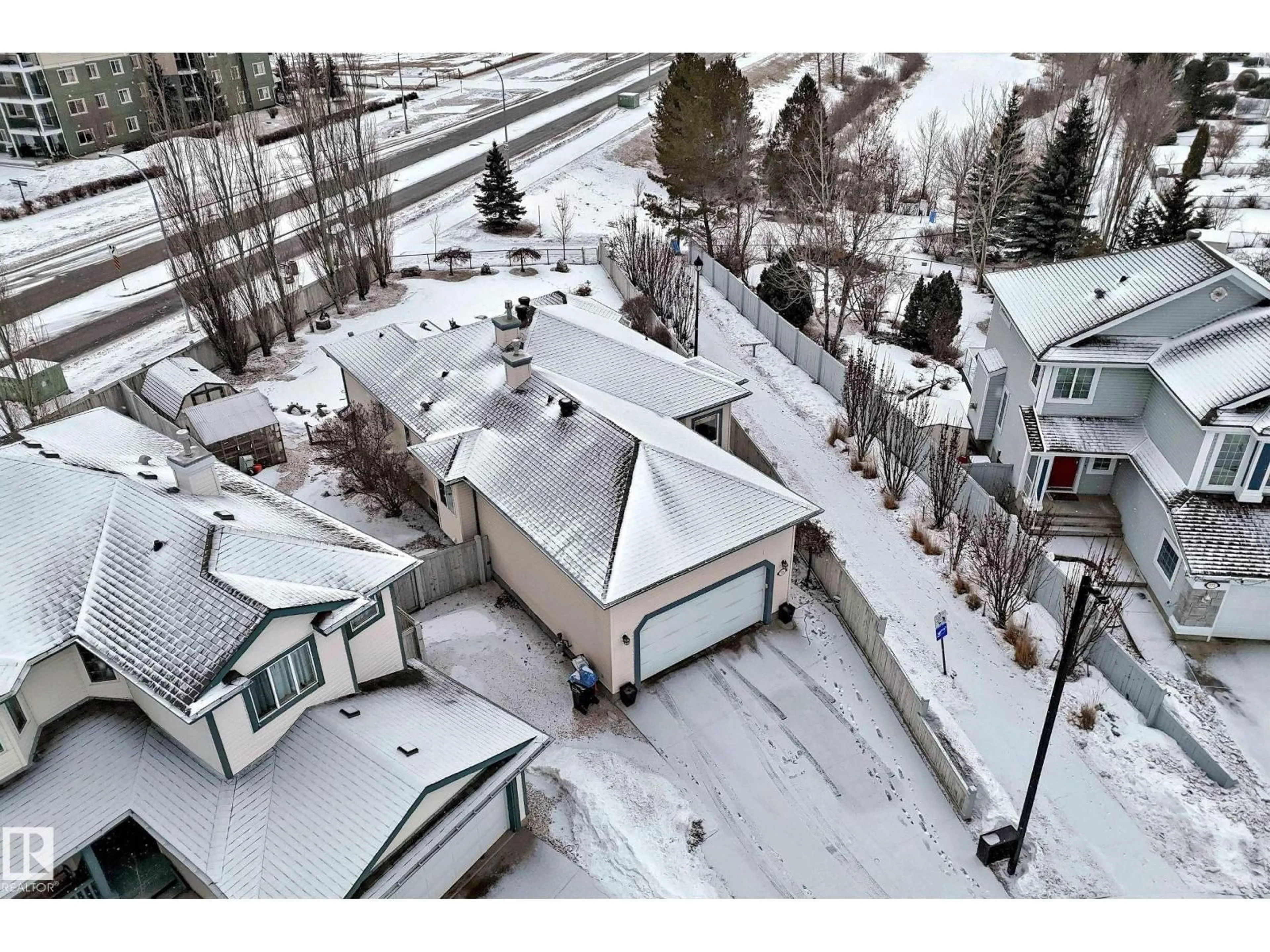 A pic from outside/outdoor area/front of a property/back of a property/a pic from drone, street for 576 GLENWRIGHT CR, Edmonton Alberta T5P4E6