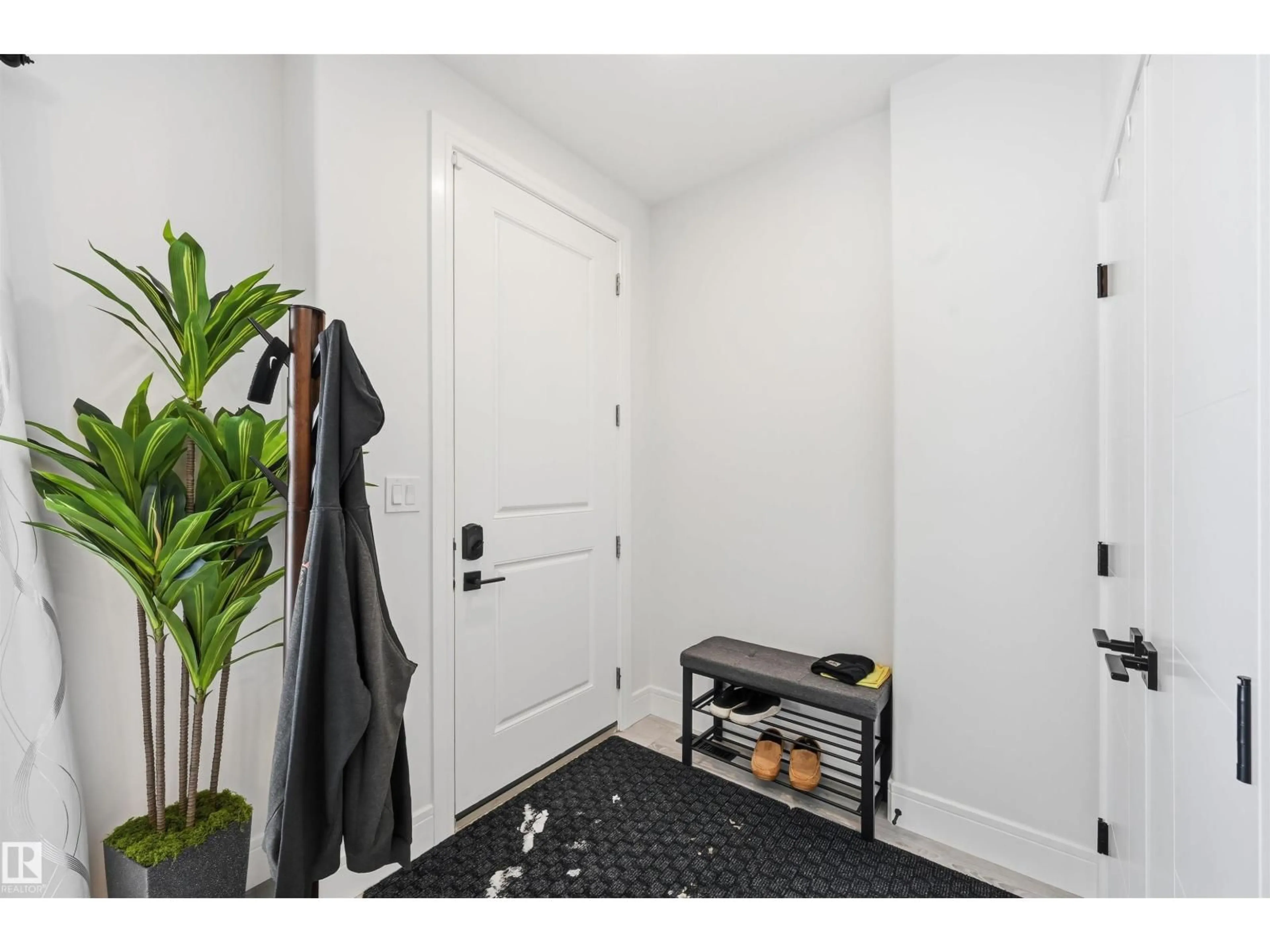 Indoor entryway for 10909 151 ST NW, Edmonton Alberta T5P1W2