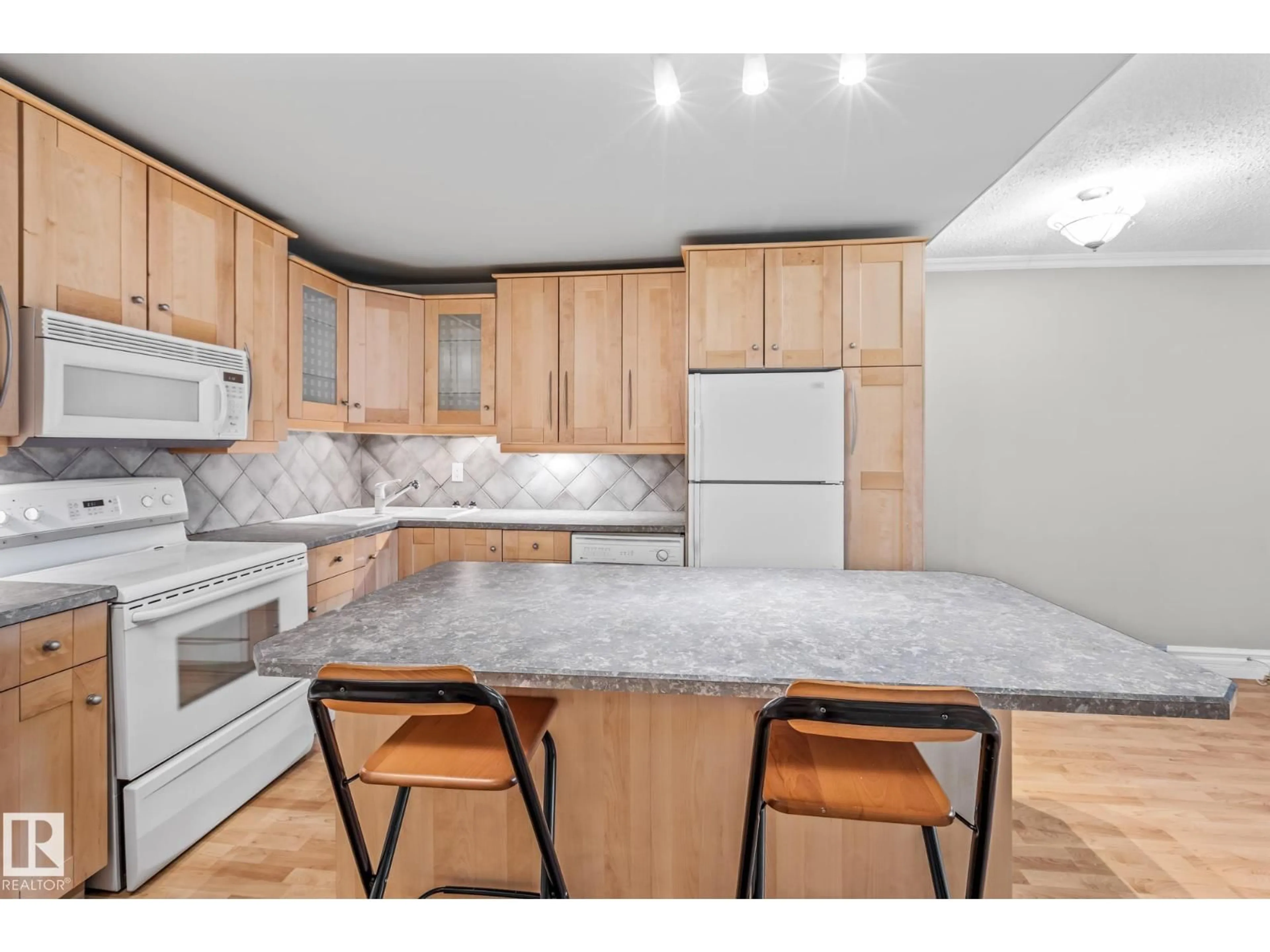 Standard kitchen, unknown for G7 - 10148 118 ST, Edmonton Alberta T5K1Y4