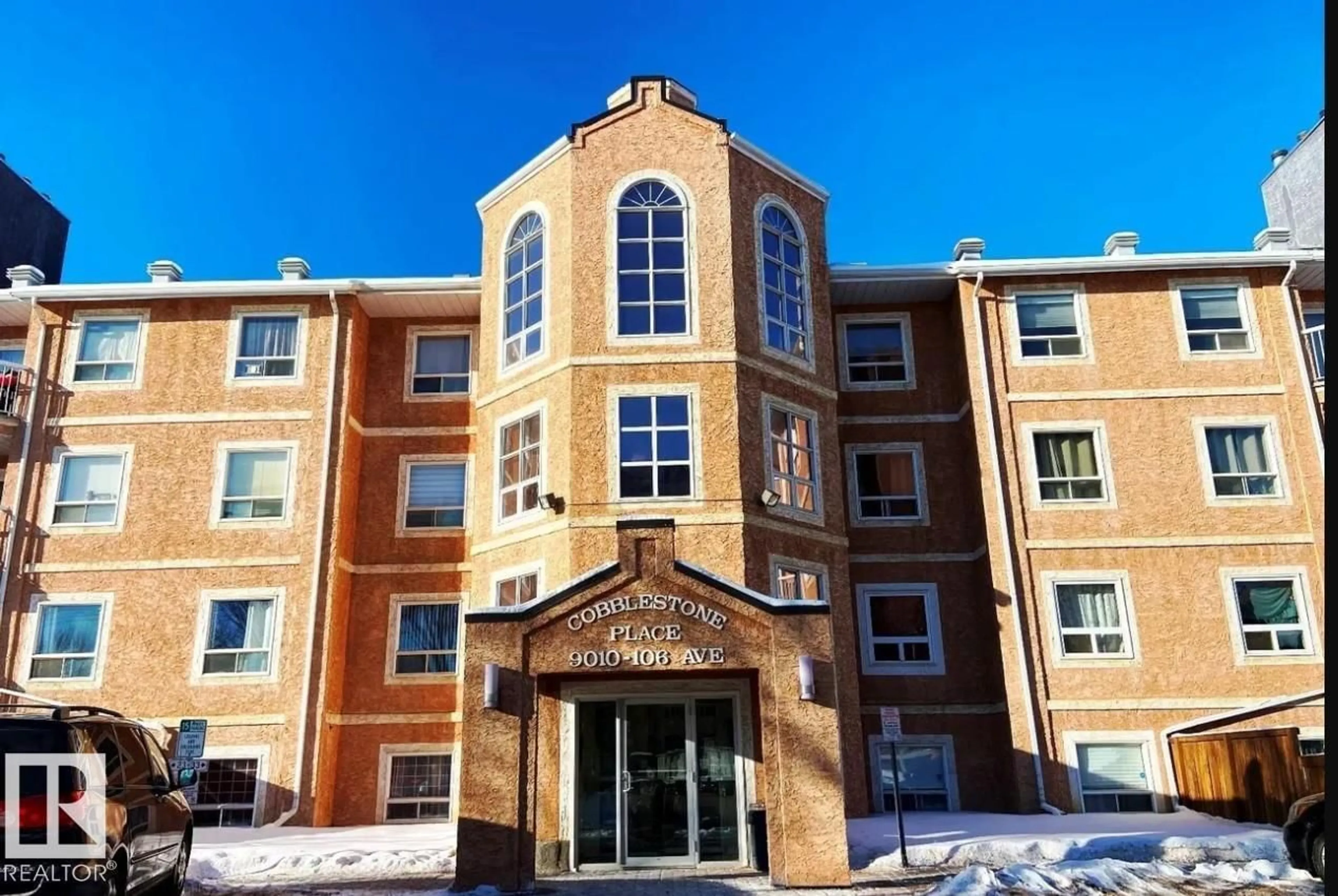 Indoor foyer for 106 - 9010 106 AV, Edmonton Alberta T5H4K3